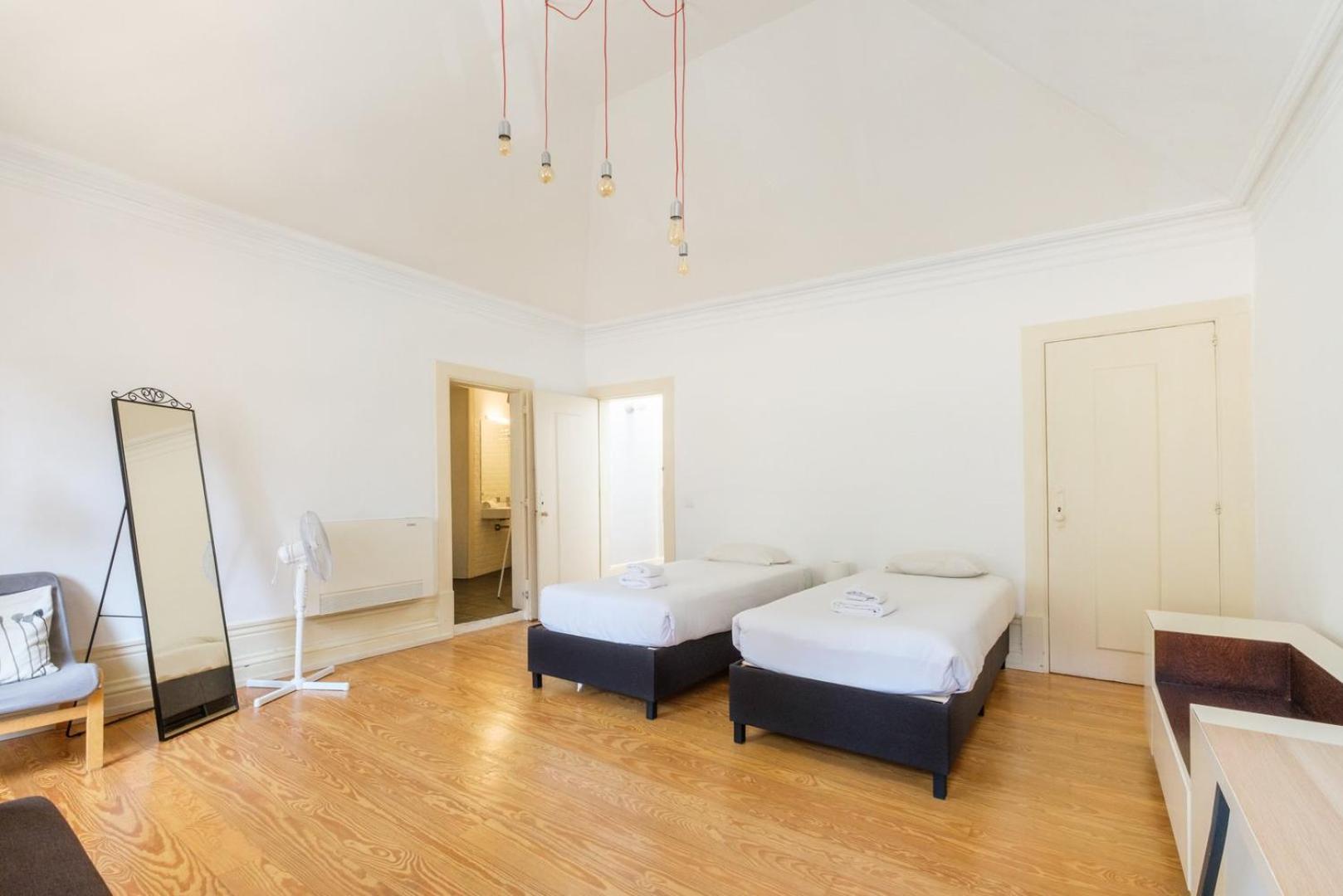 Guestready - Historic Courtyard Townhouse * Porto