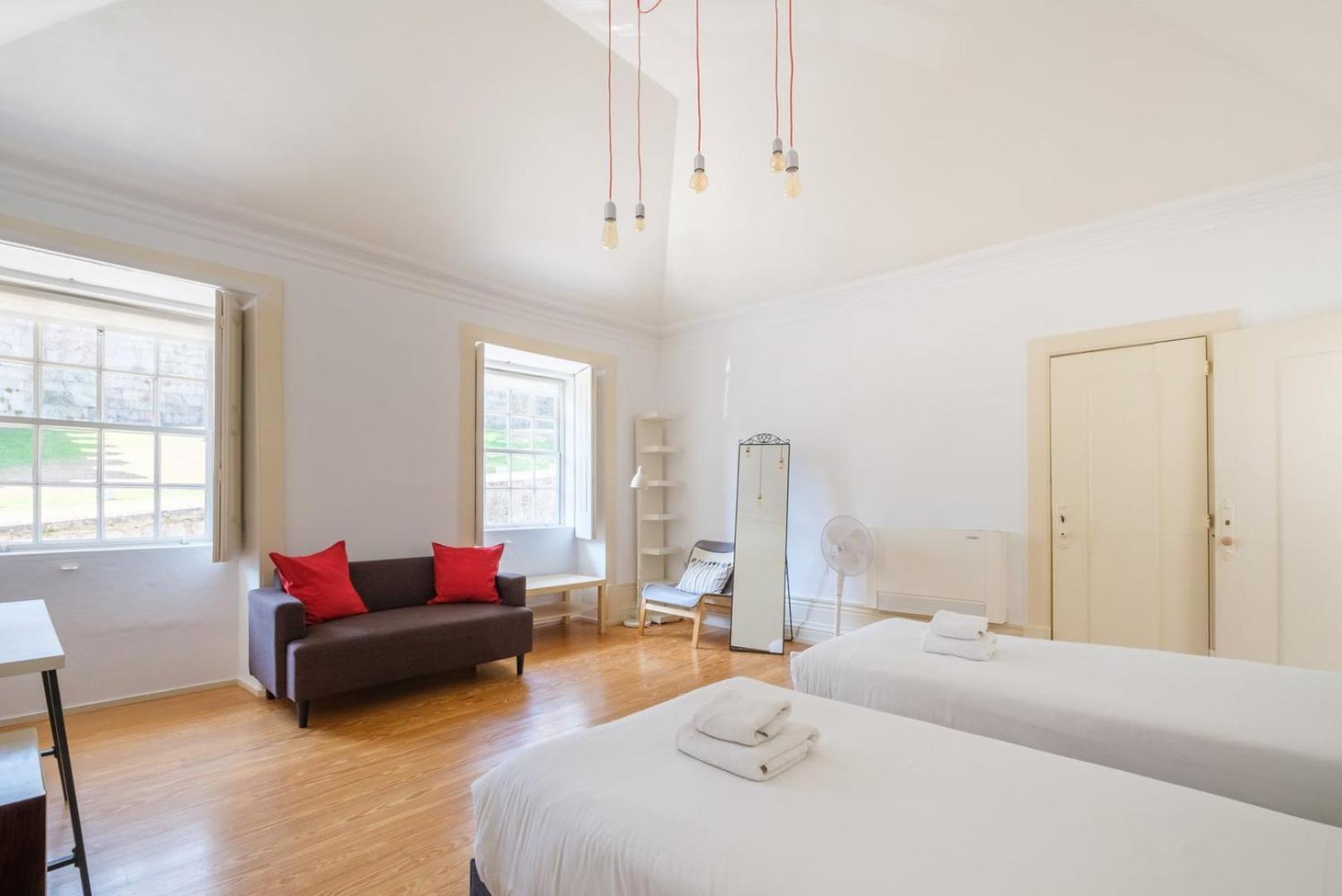 Guestready - Historic Courtyard Townhouse Porto