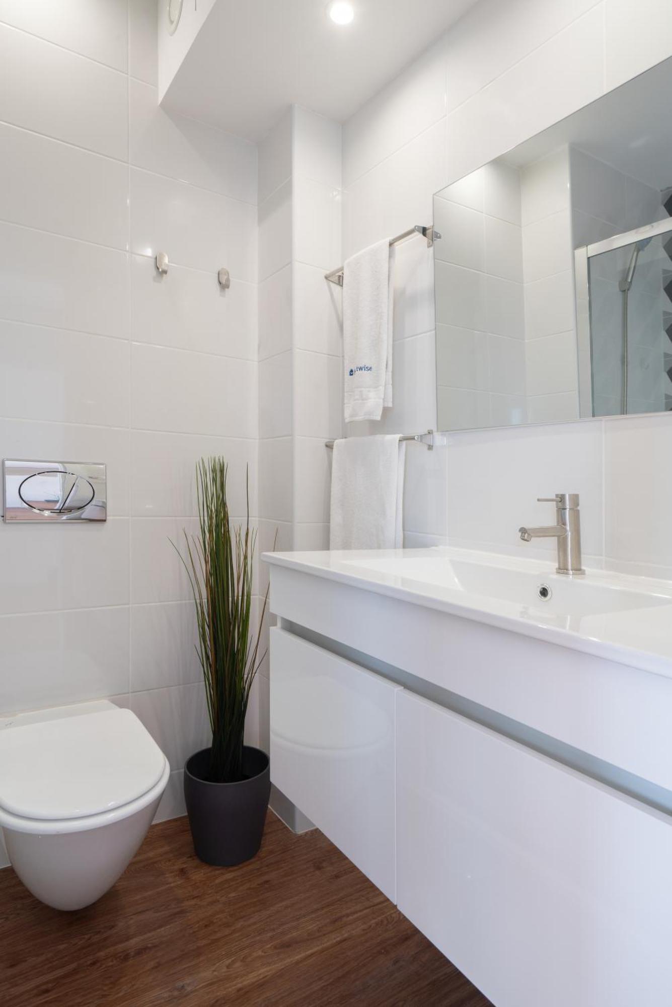 Apartment Host Wise - Sunny Bright Flat W Balcony Porto