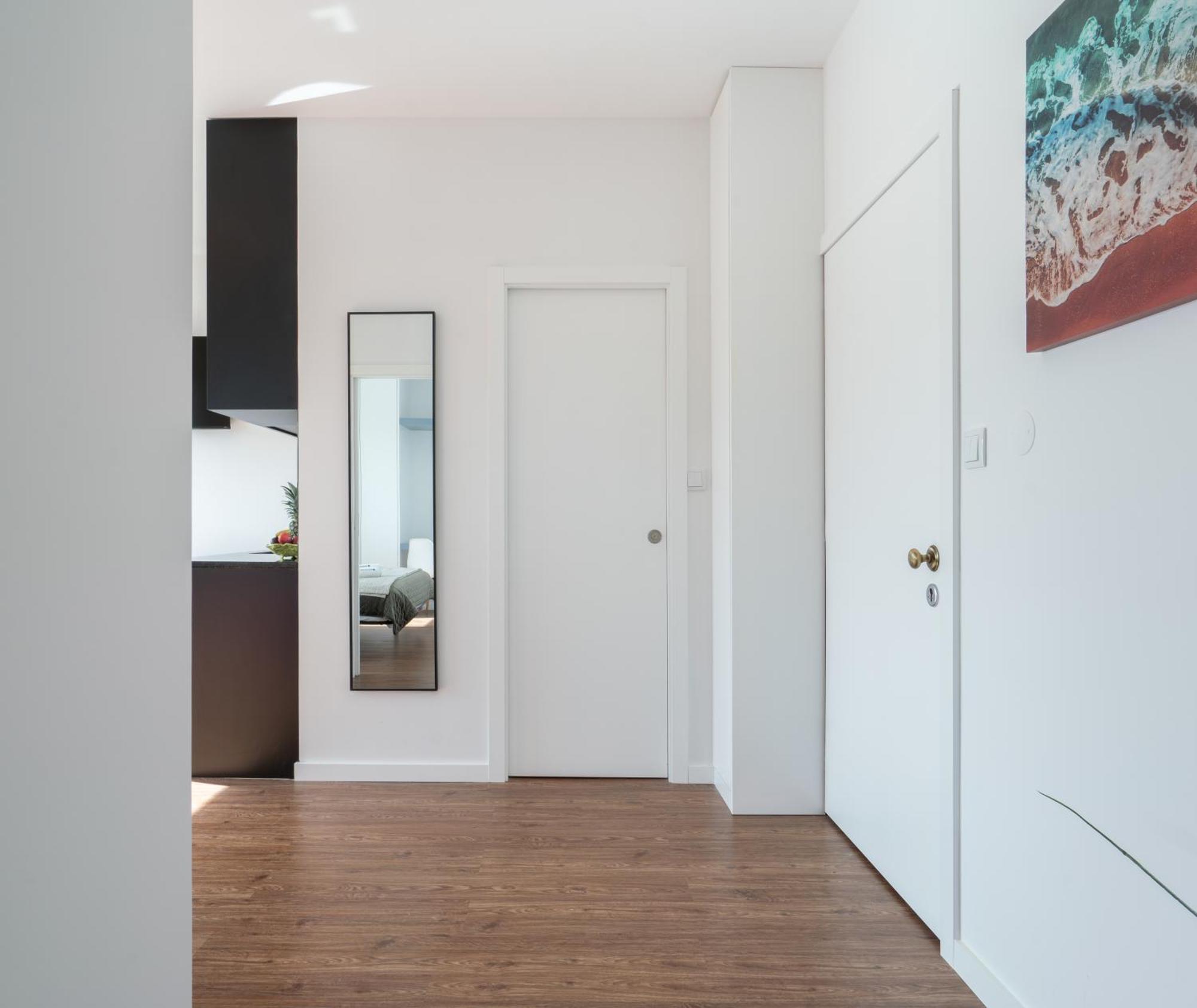 Apartment Host Wise - Sunny Bright Flat W Balcony