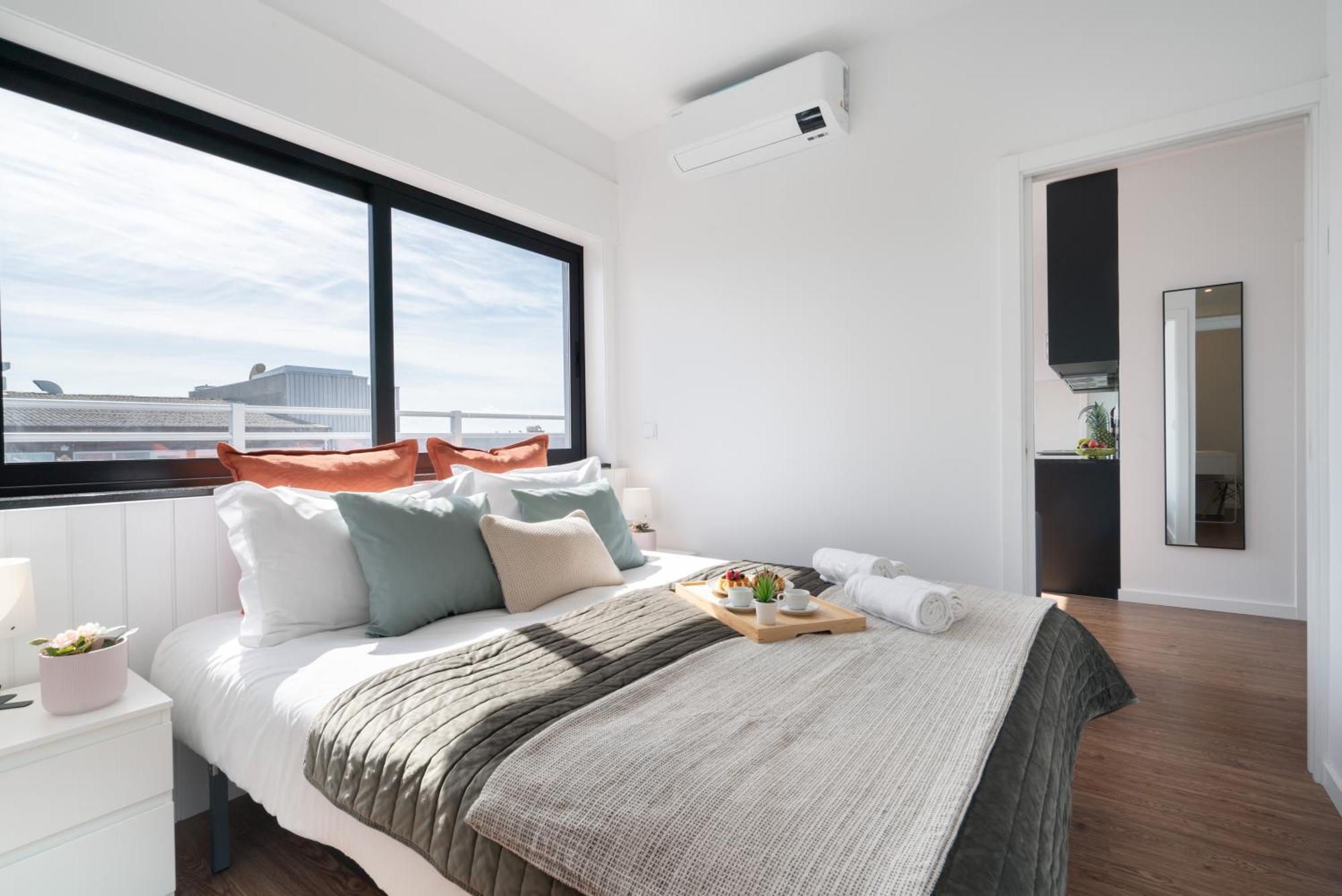 Apartment Host Wise - Sunny Bright Flat W Balcony