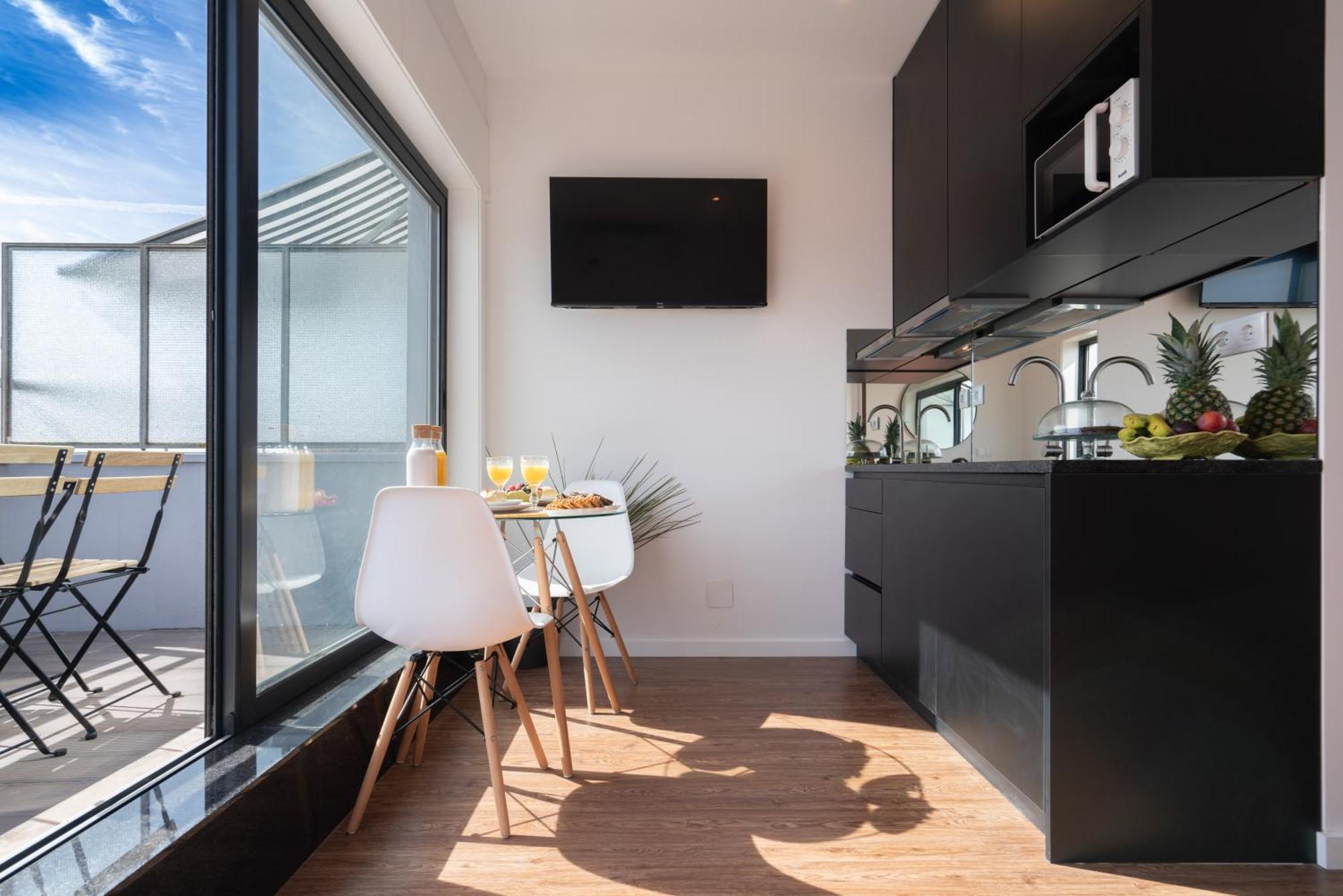 Host Wise - Sunny Bright Flat W Balcony * Porto