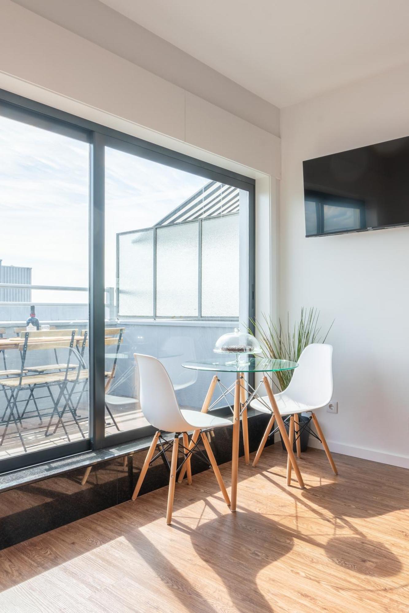 Apartment Host Wise - Sunny Bright Flat W Balcony Porto
