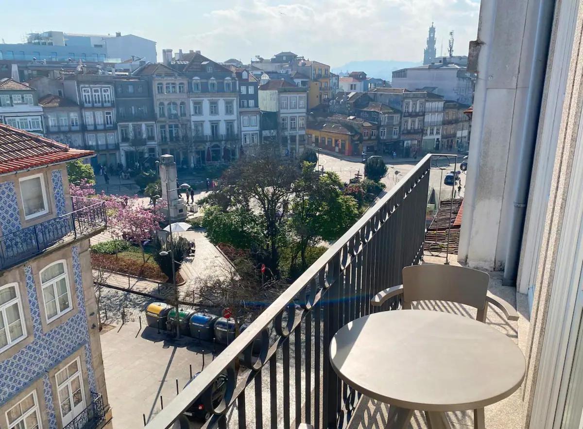 Starry Night Balcony Apartment