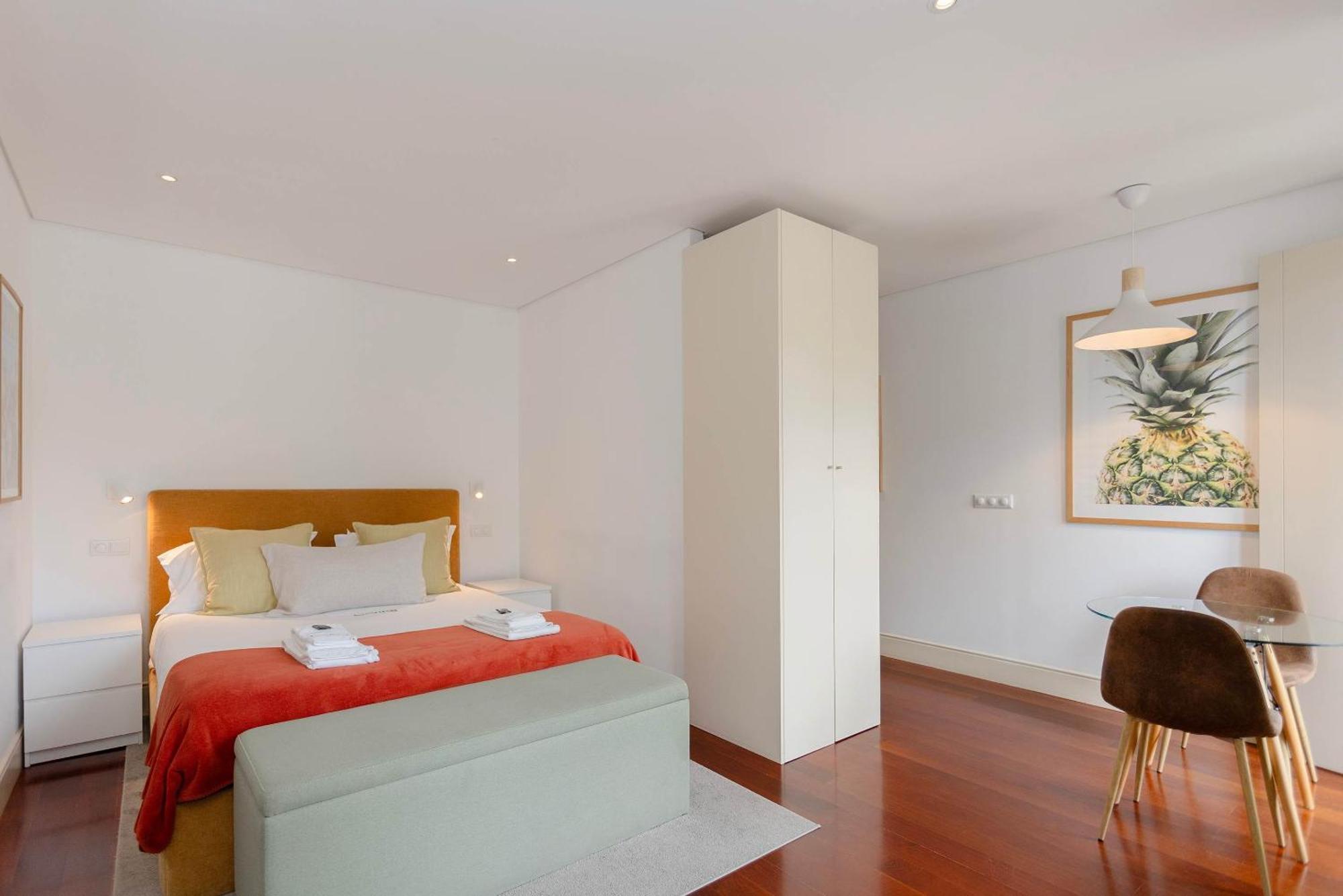 Liiiving In Apartment Porto