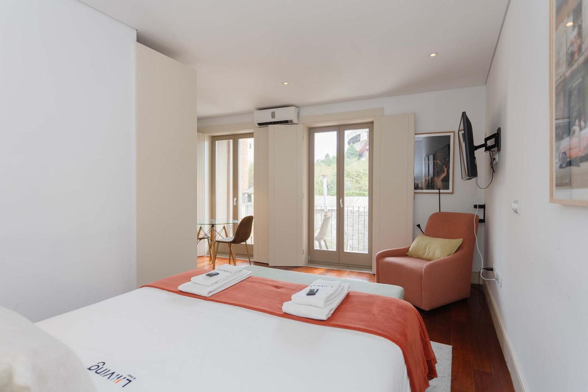 Liiiving In Apartment Porto