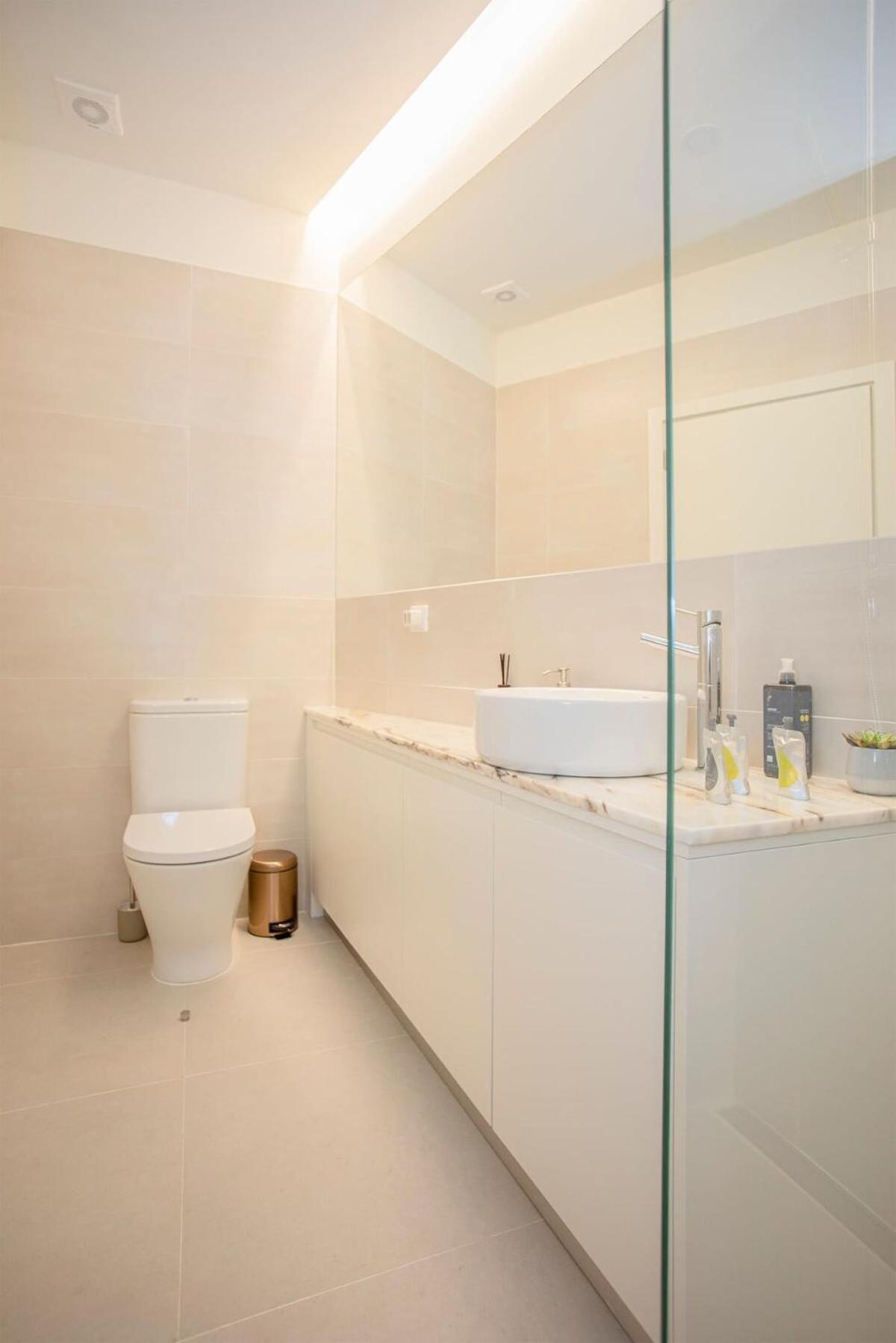 Liiiving In - Aliados Stone Apartment *
