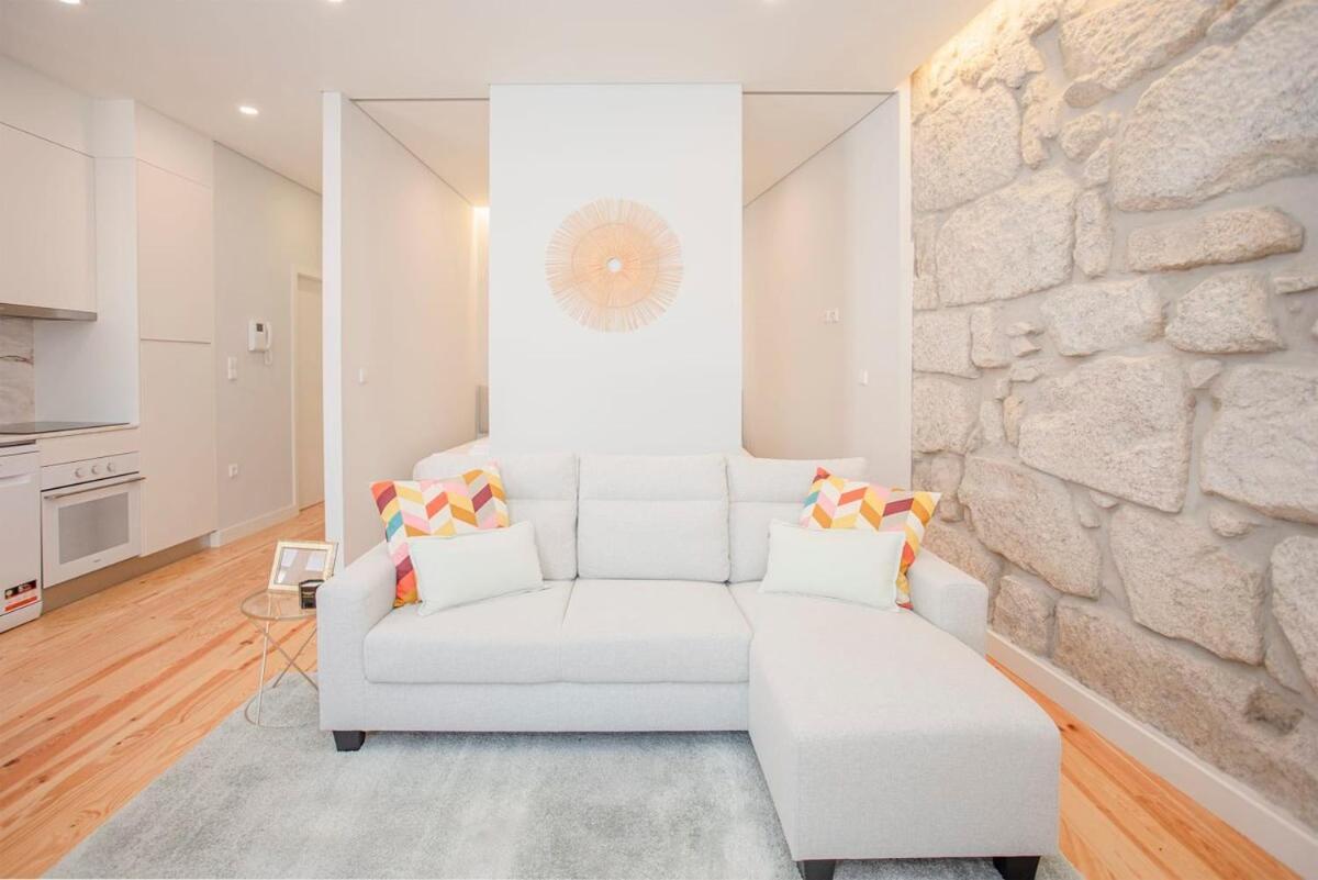 Liiiving In - Aliados Stone Apartment Porto