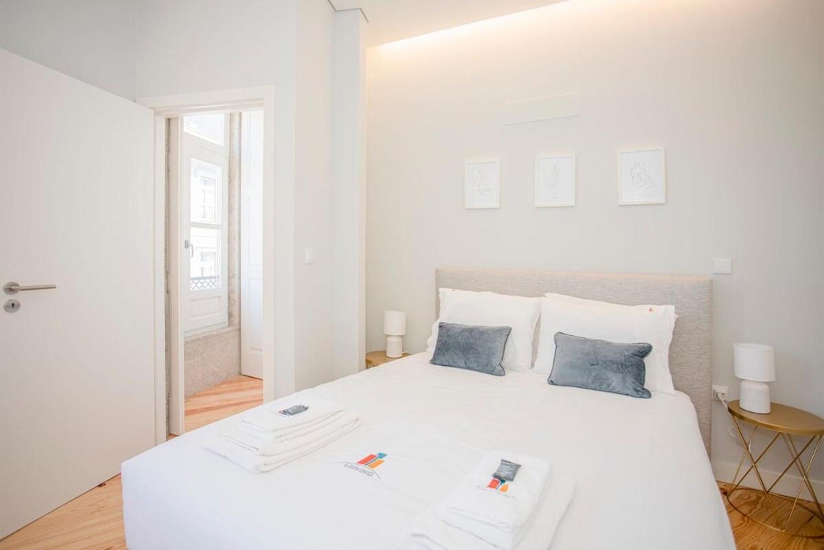 Liiiving In - Aliados Stone Porto