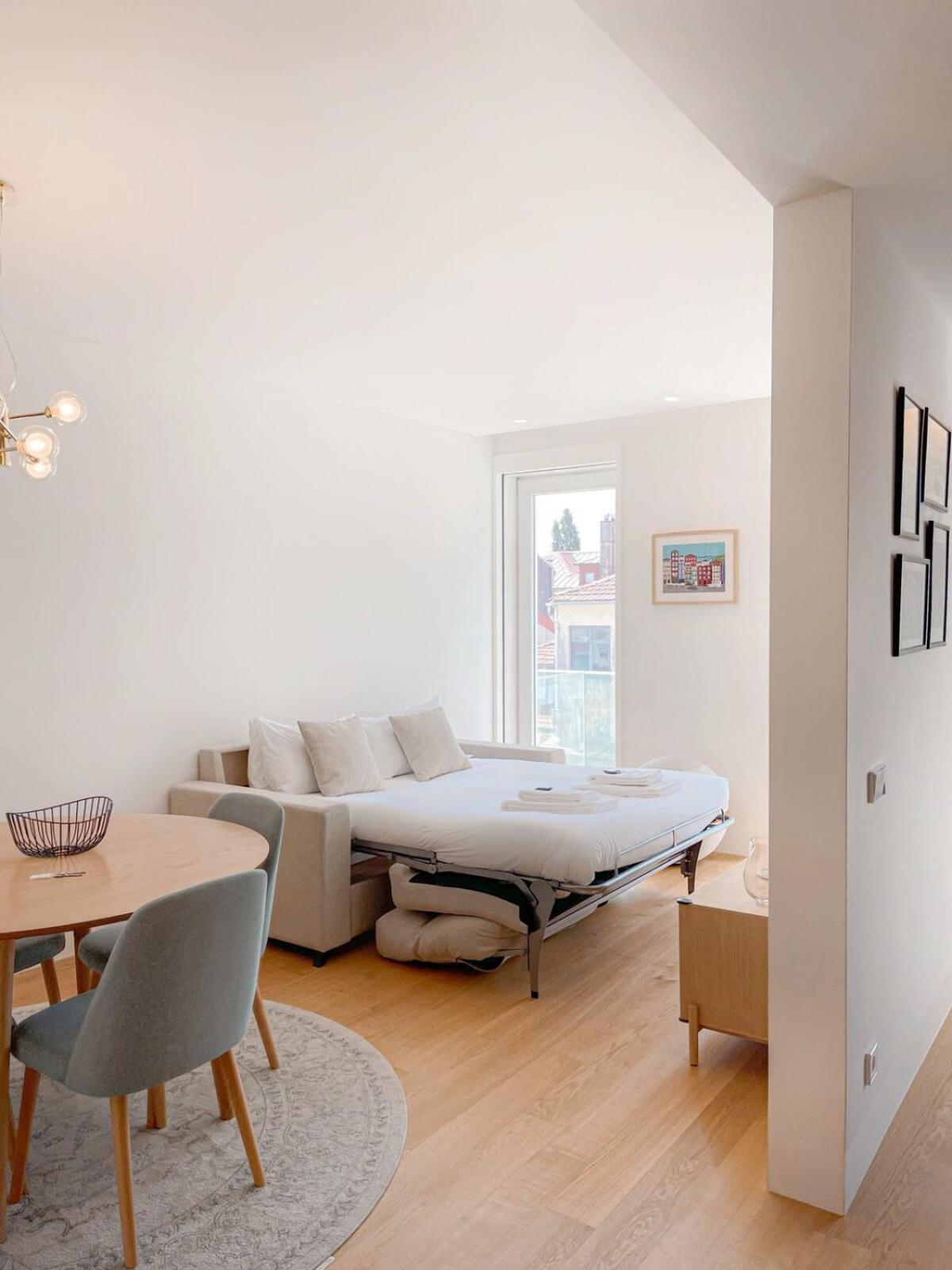 Liiiving In - Crystal Palace Apartment *