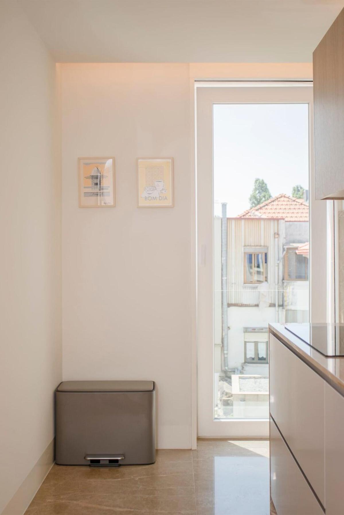 Liiiving In - Crystal Palace Apartment