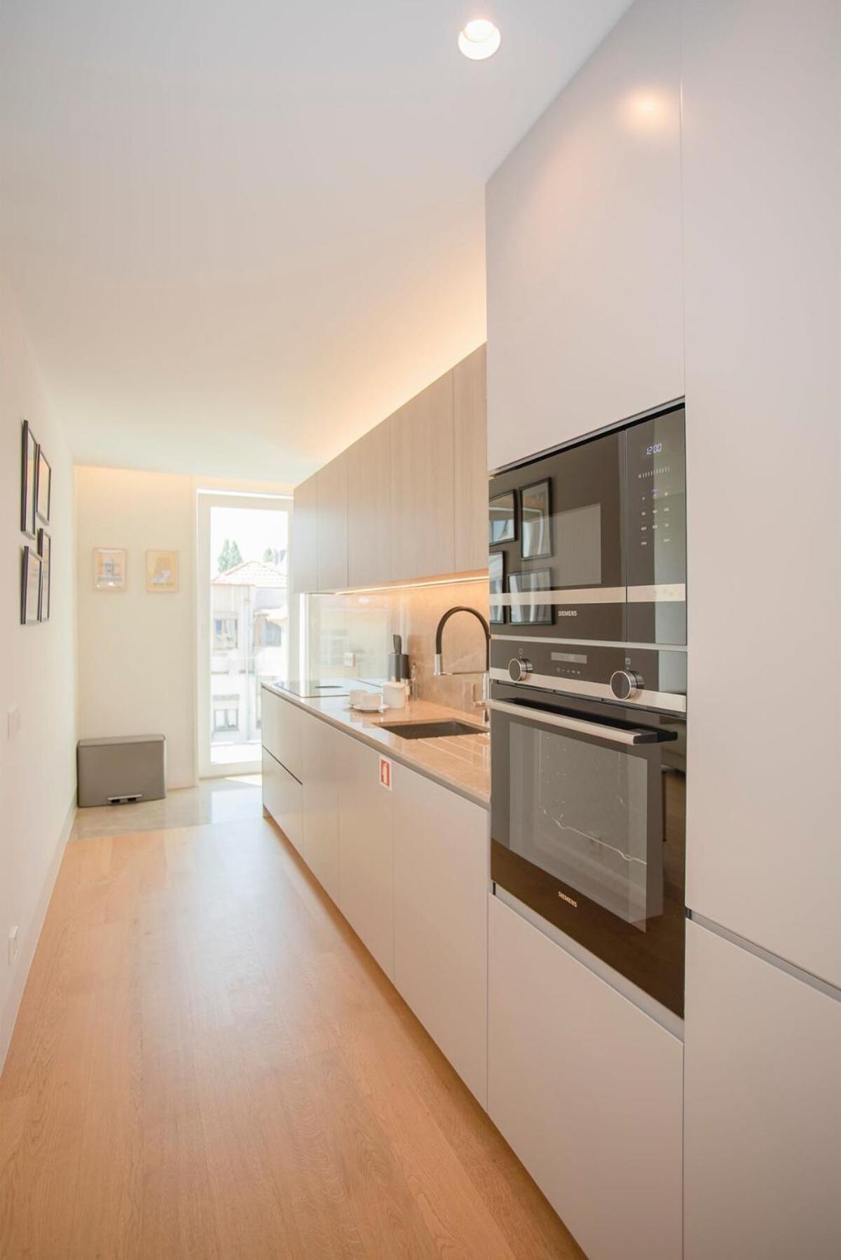 Liiiving In - Crystal Palace Apartment