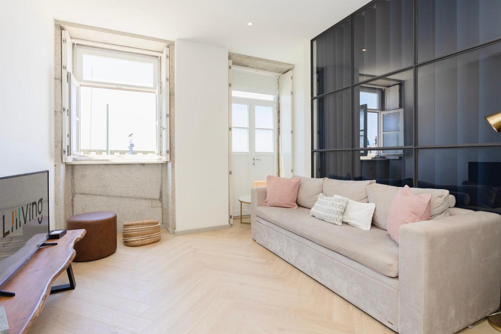 Apartment Liiiving In - Modern Coastline