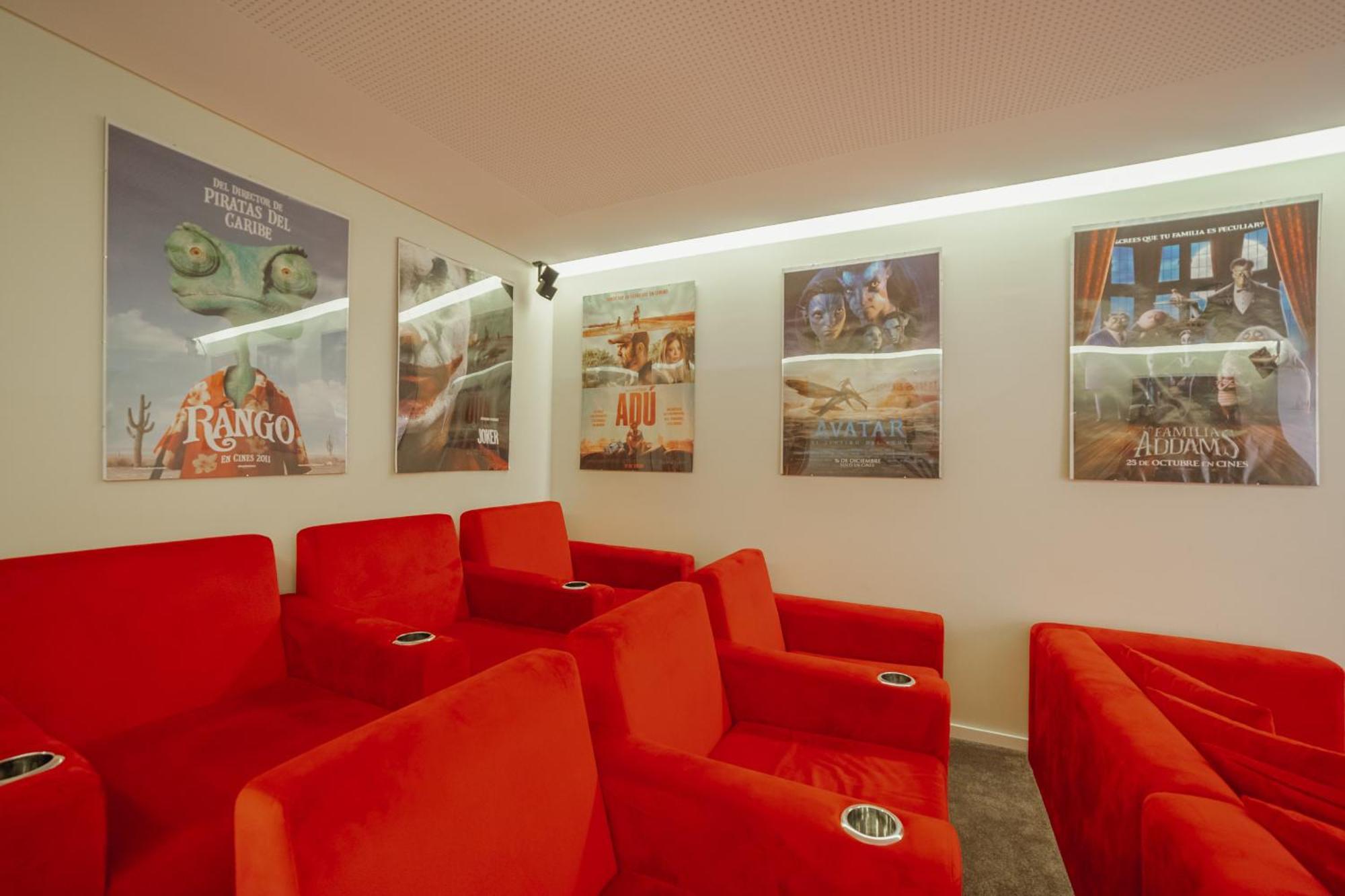 Pool & Cinema By Vacationy Villa Porto