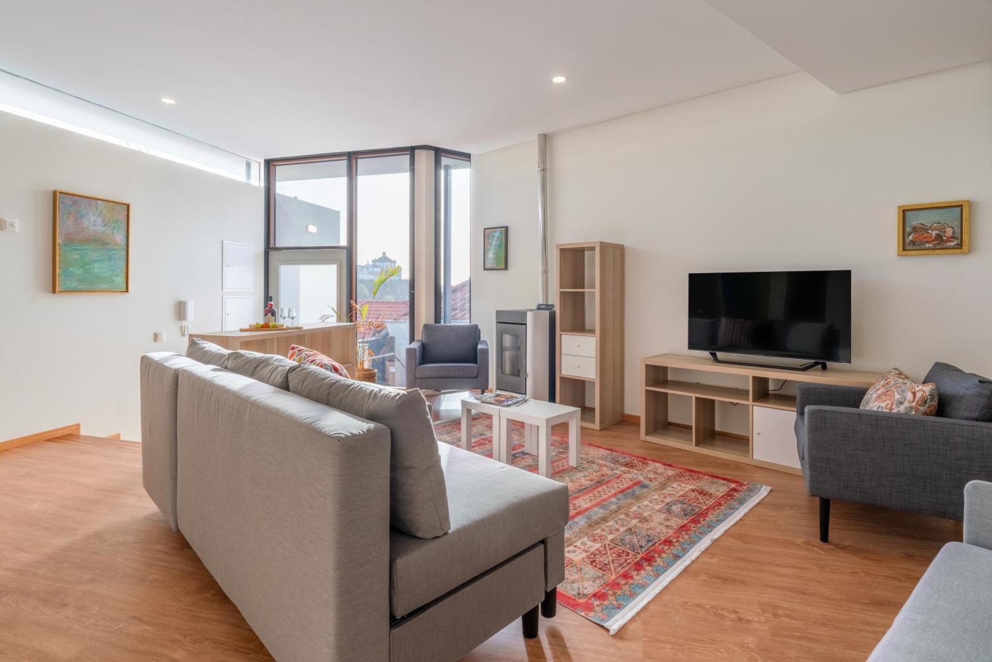 Holiday home Host Wise - Bright And Cozy House With Dom Luis Bridge View