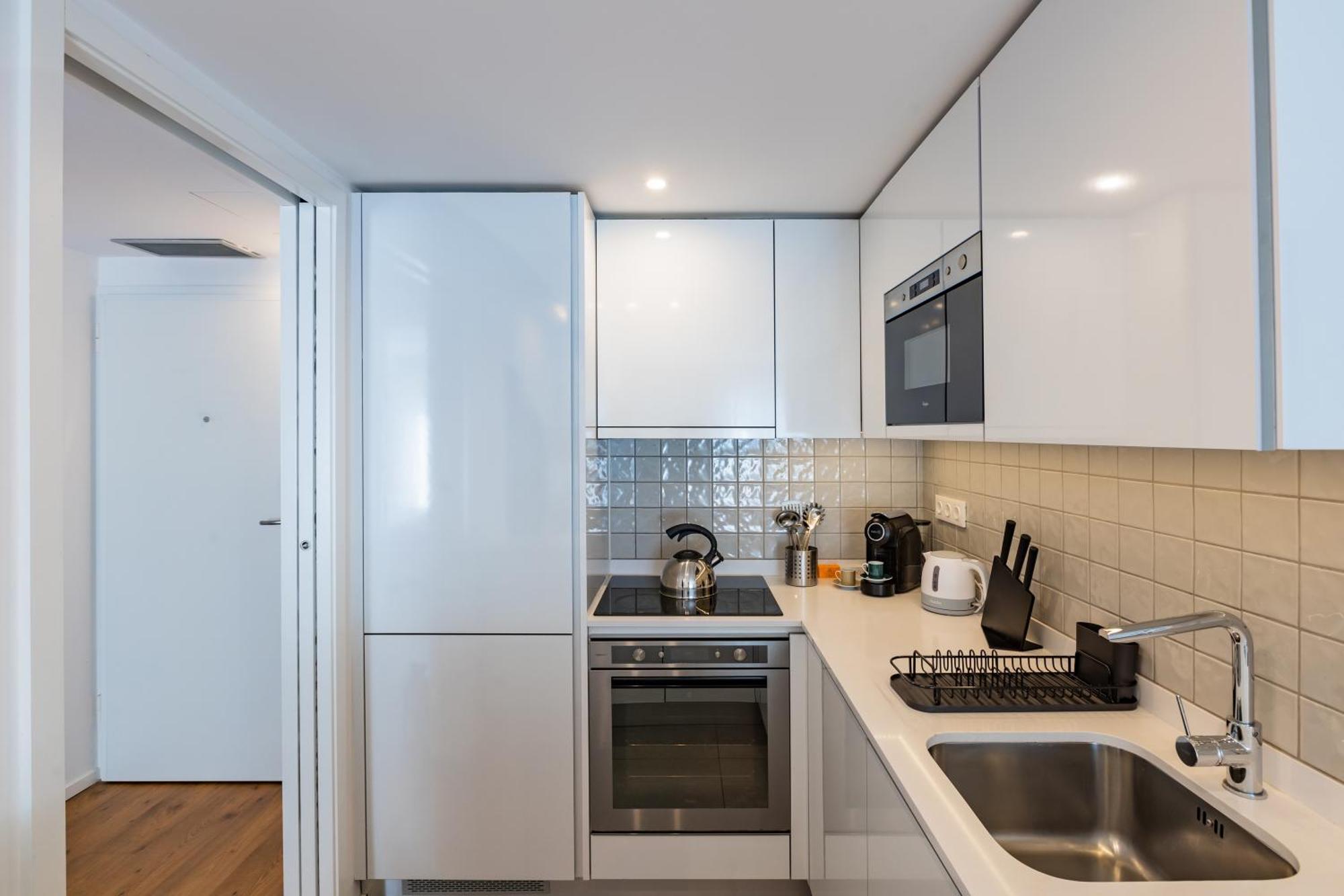 Cozy And Design In Center Apartment