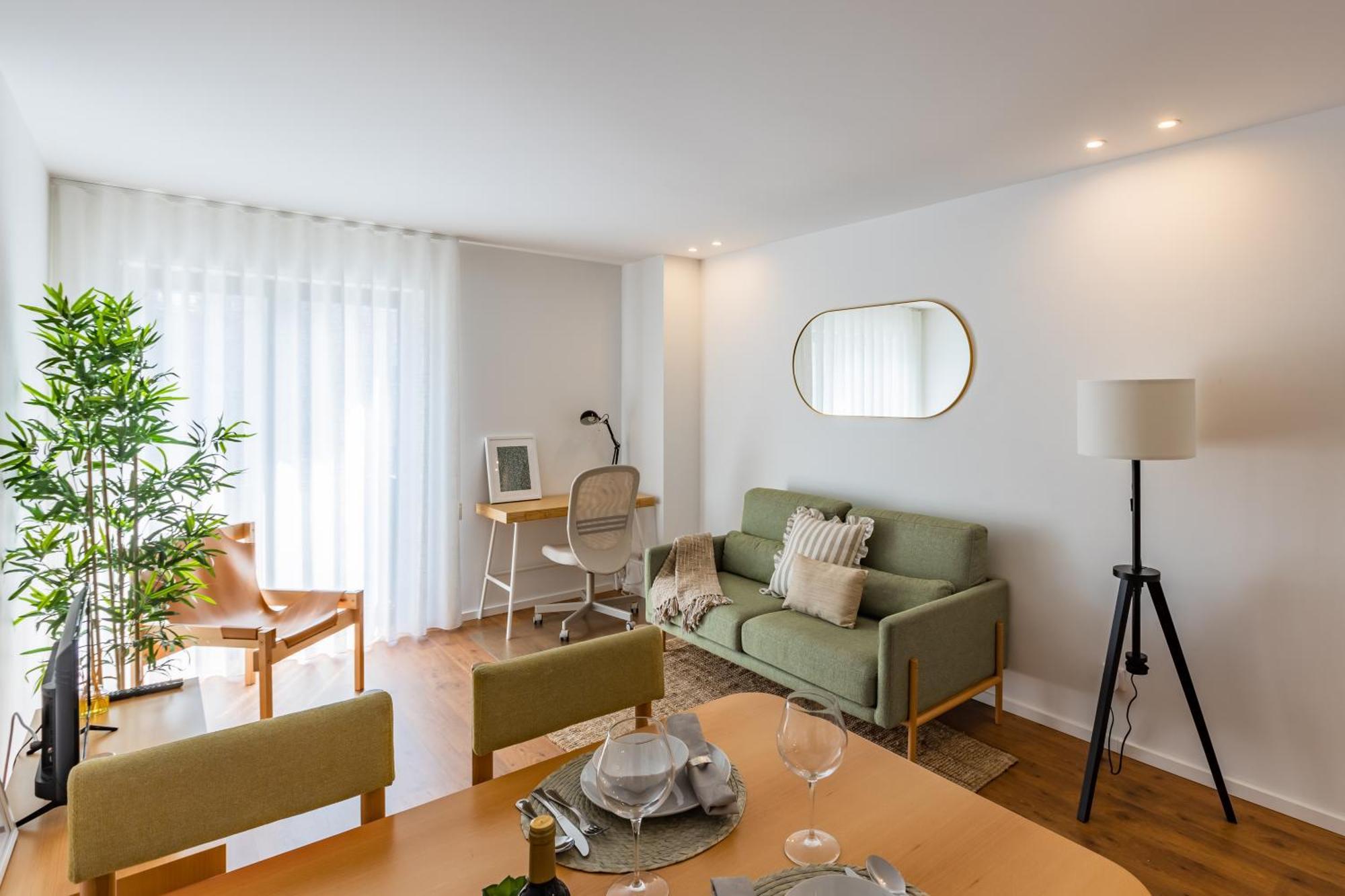 Cozy And Design In Center Apartment