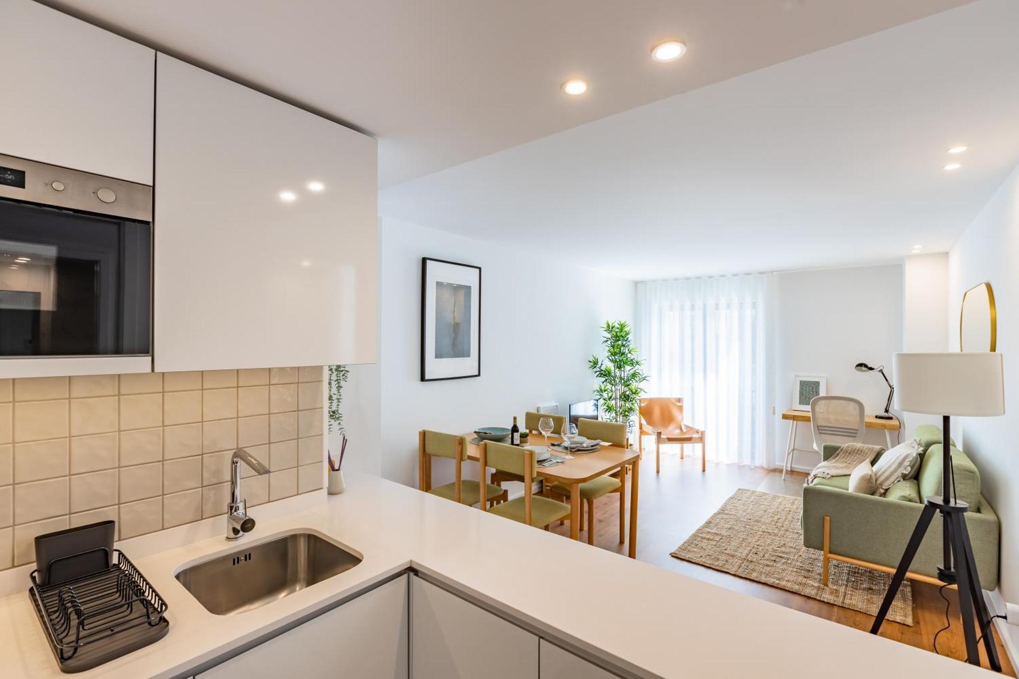 Cozy And Design In Center Apartment