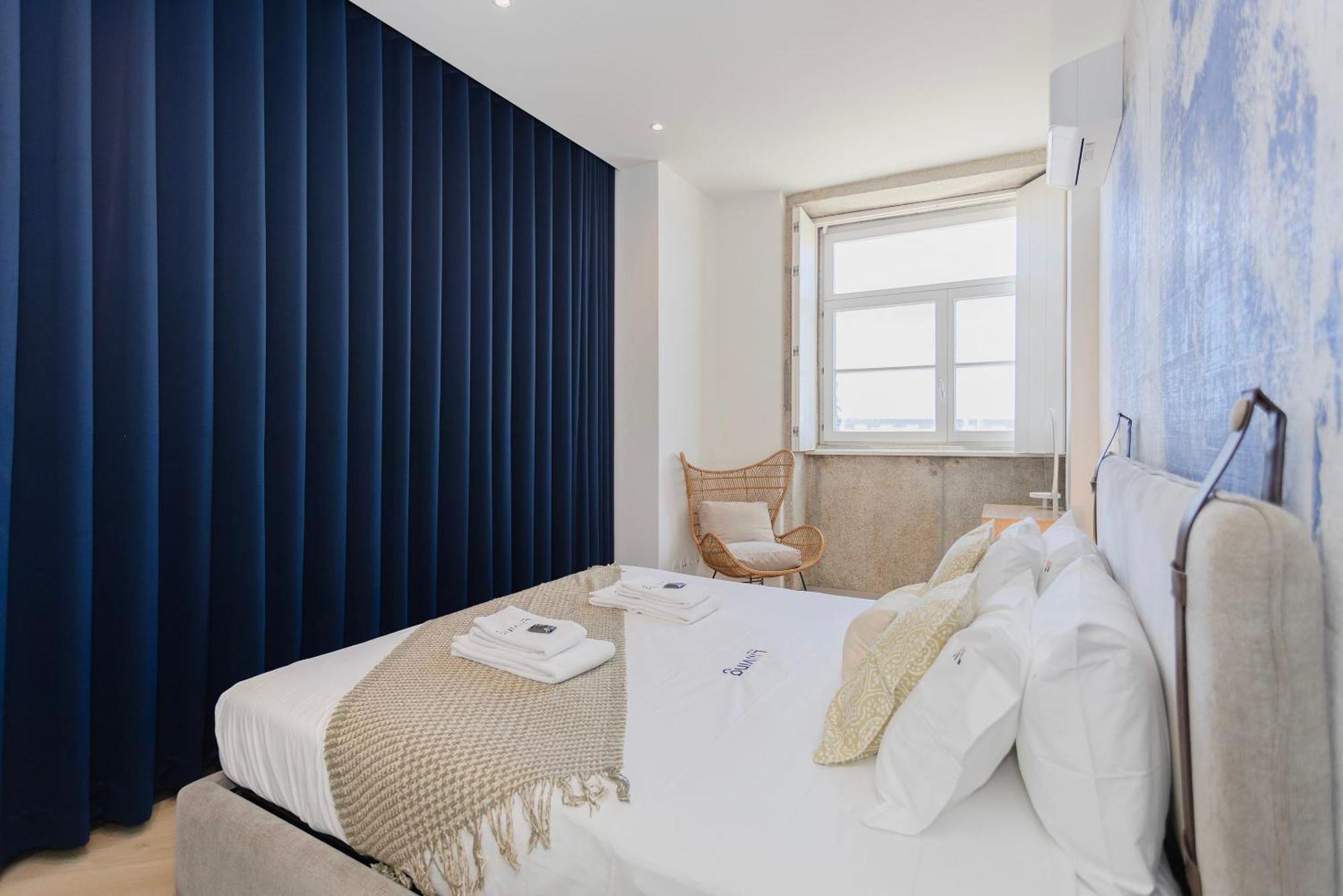 Liiiving In - Modern Coastline Apartment Porto