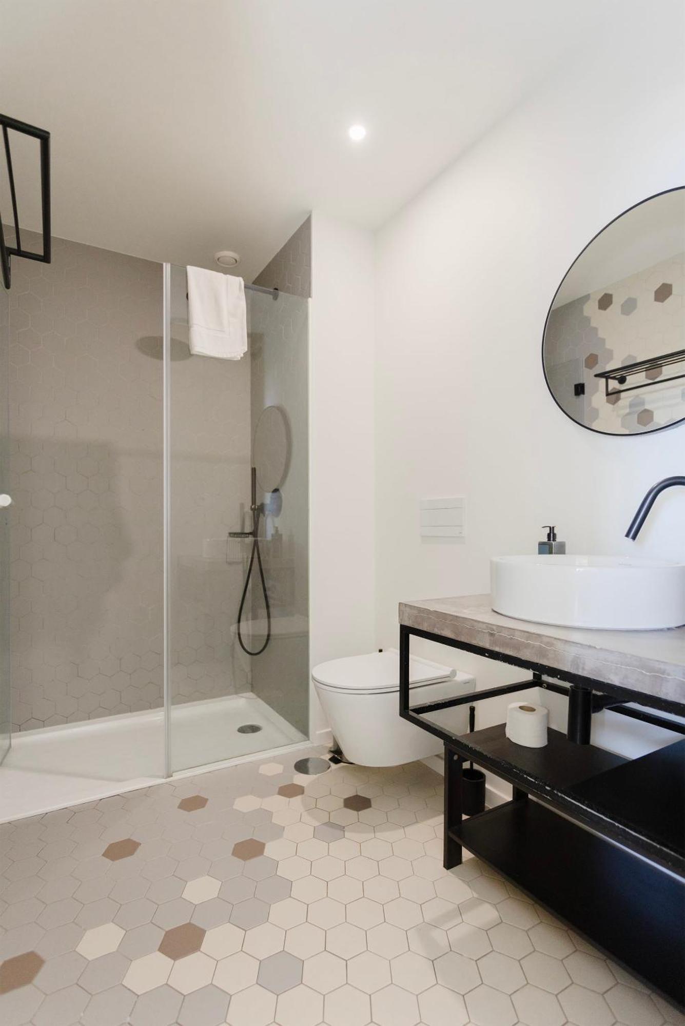 Liiiving In - Modern Coastline Apartment