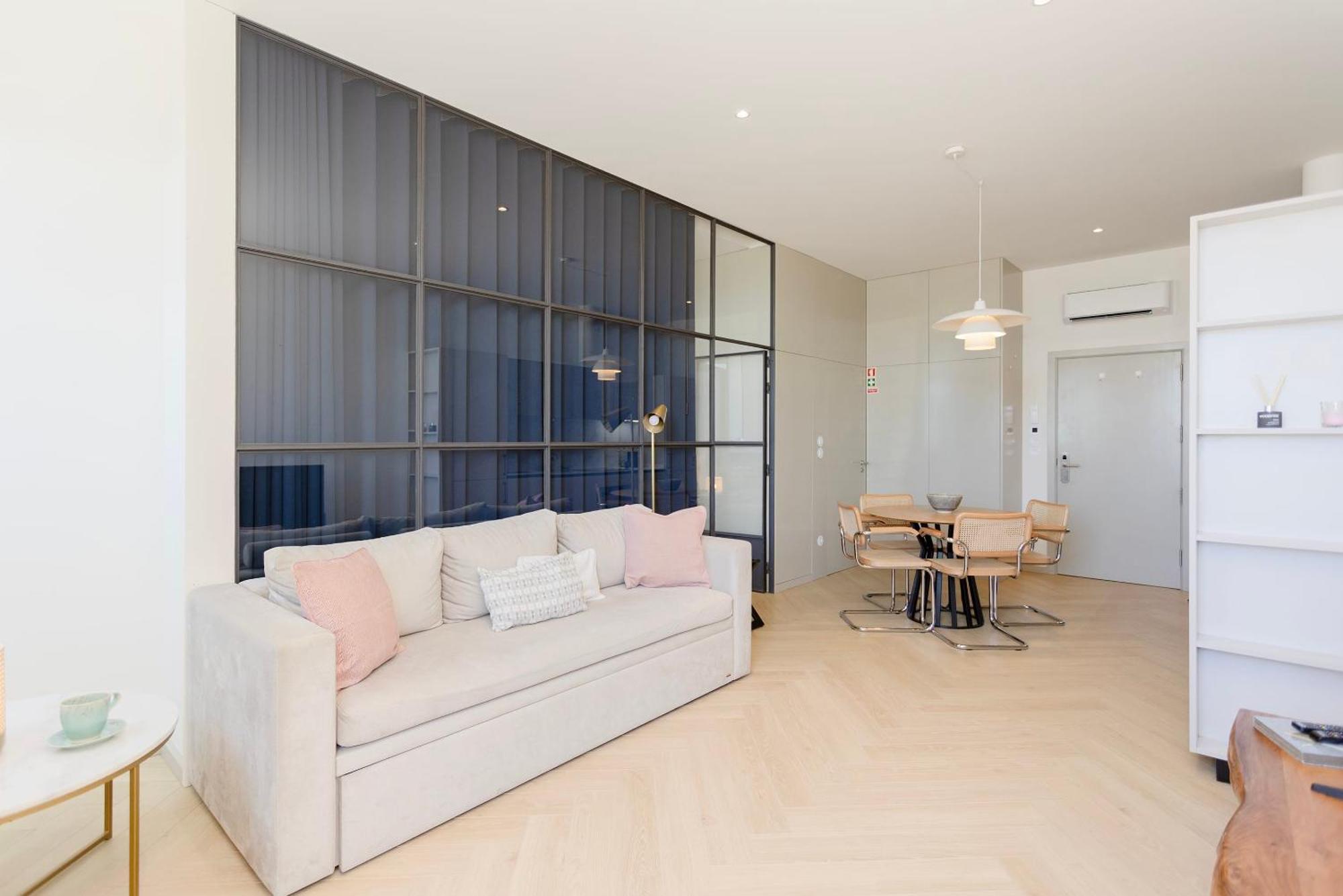 Apartment Liiiving In - Modern Coastline *