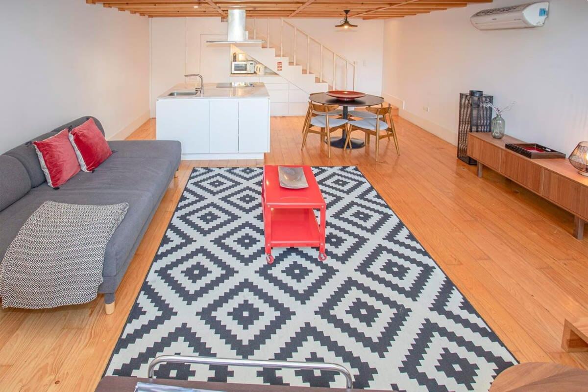 Liiiving In - Garden Light Mezzanine Apartment *