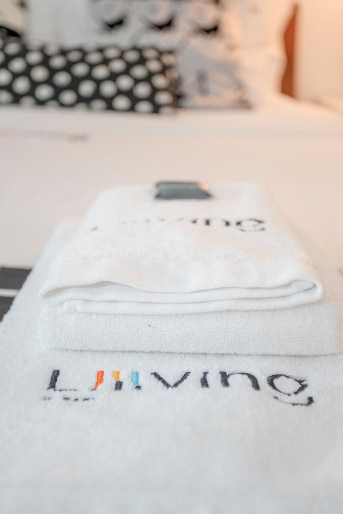 Liiiving In - Garden Light Mezzanine Apartment Porto