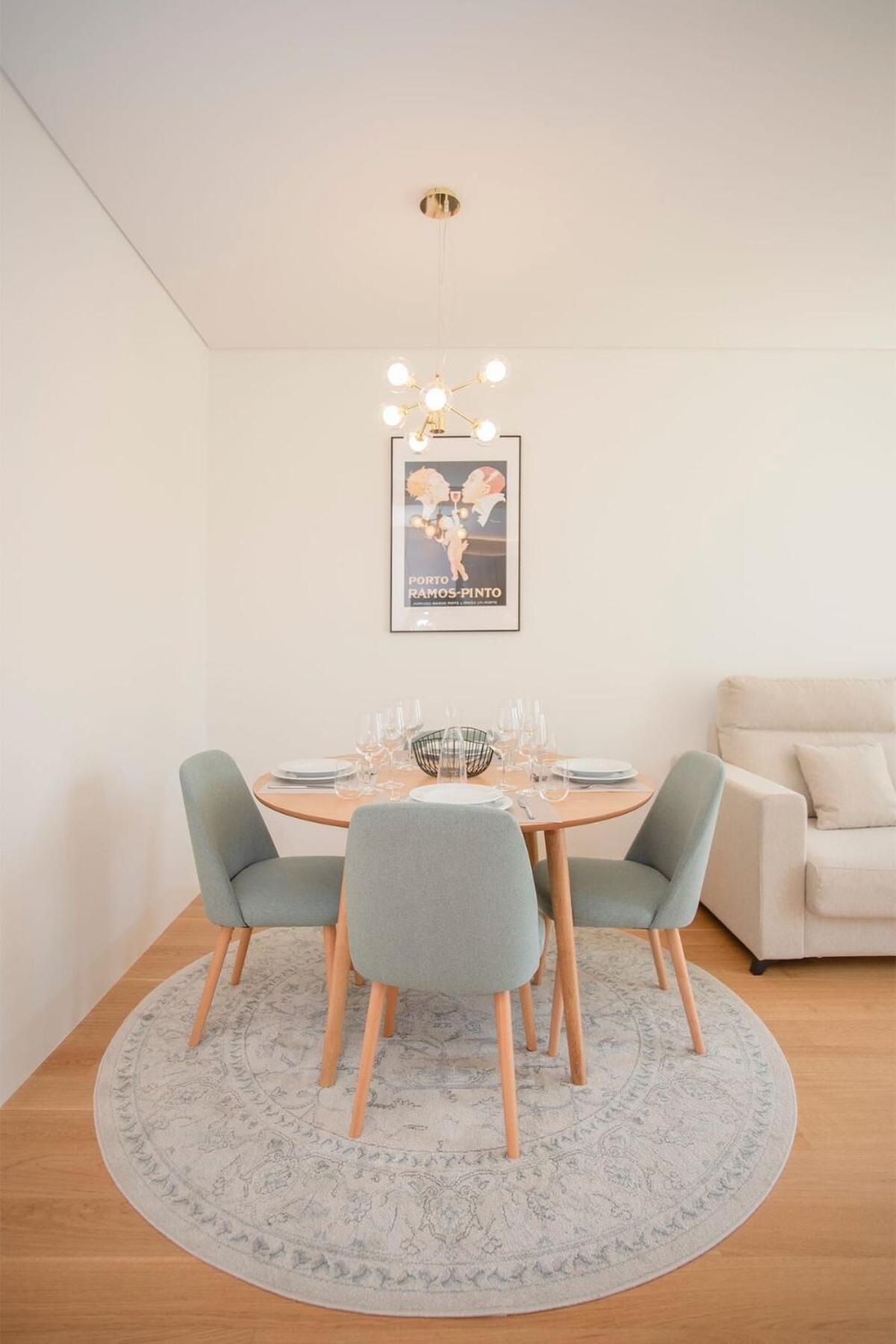 Liiiving In - Crystal Palace Apartment