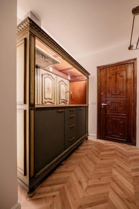 Apartment 90