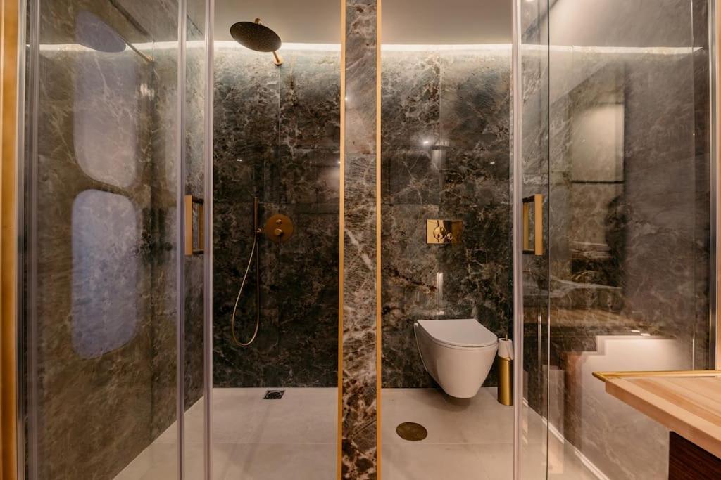 Apartment 90
