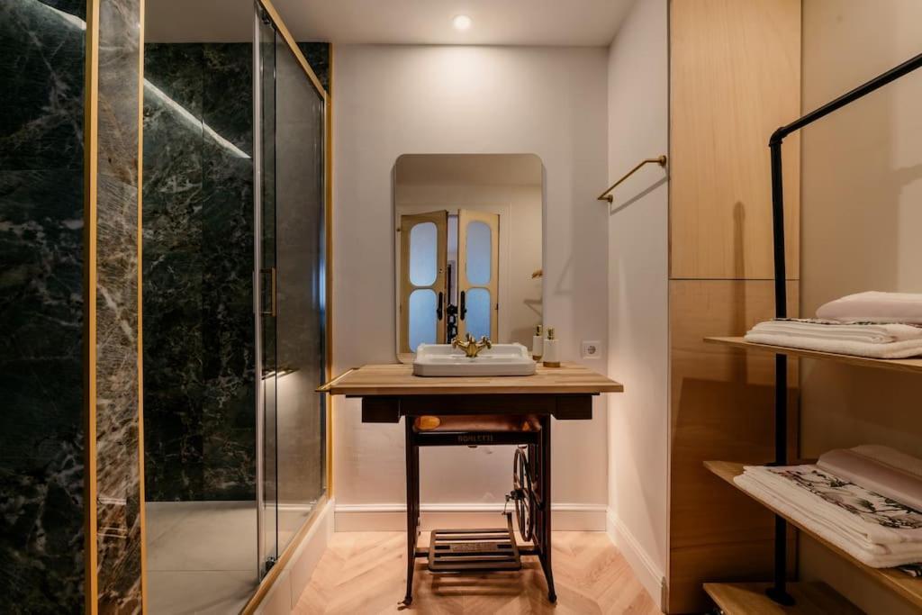 Apartment 90 *