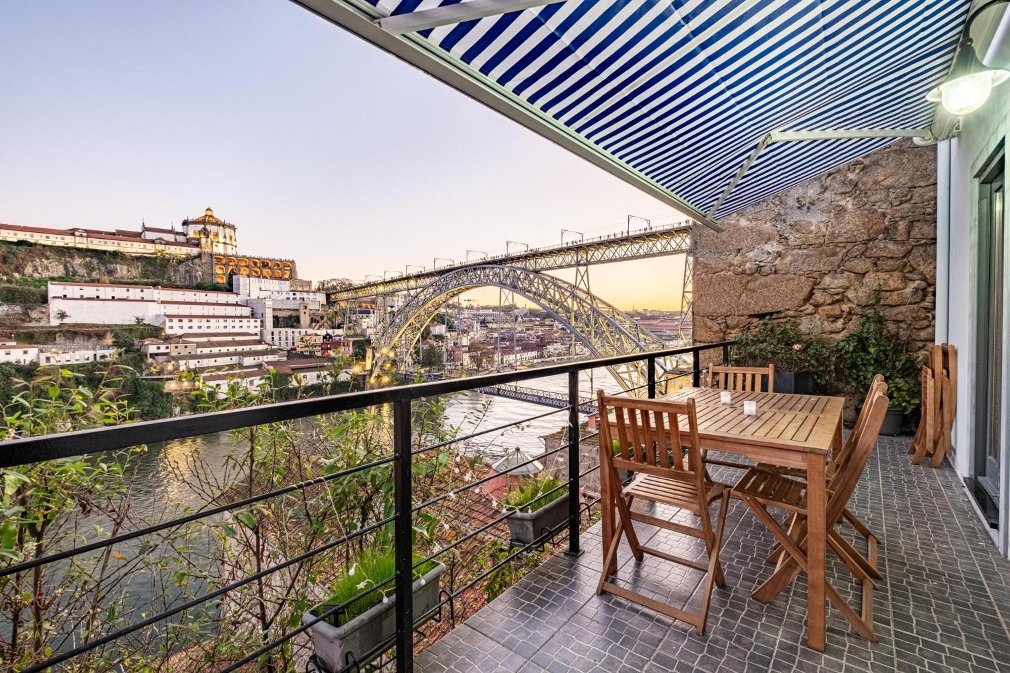 Panoramic River View Downtown With Terrace Holiday home