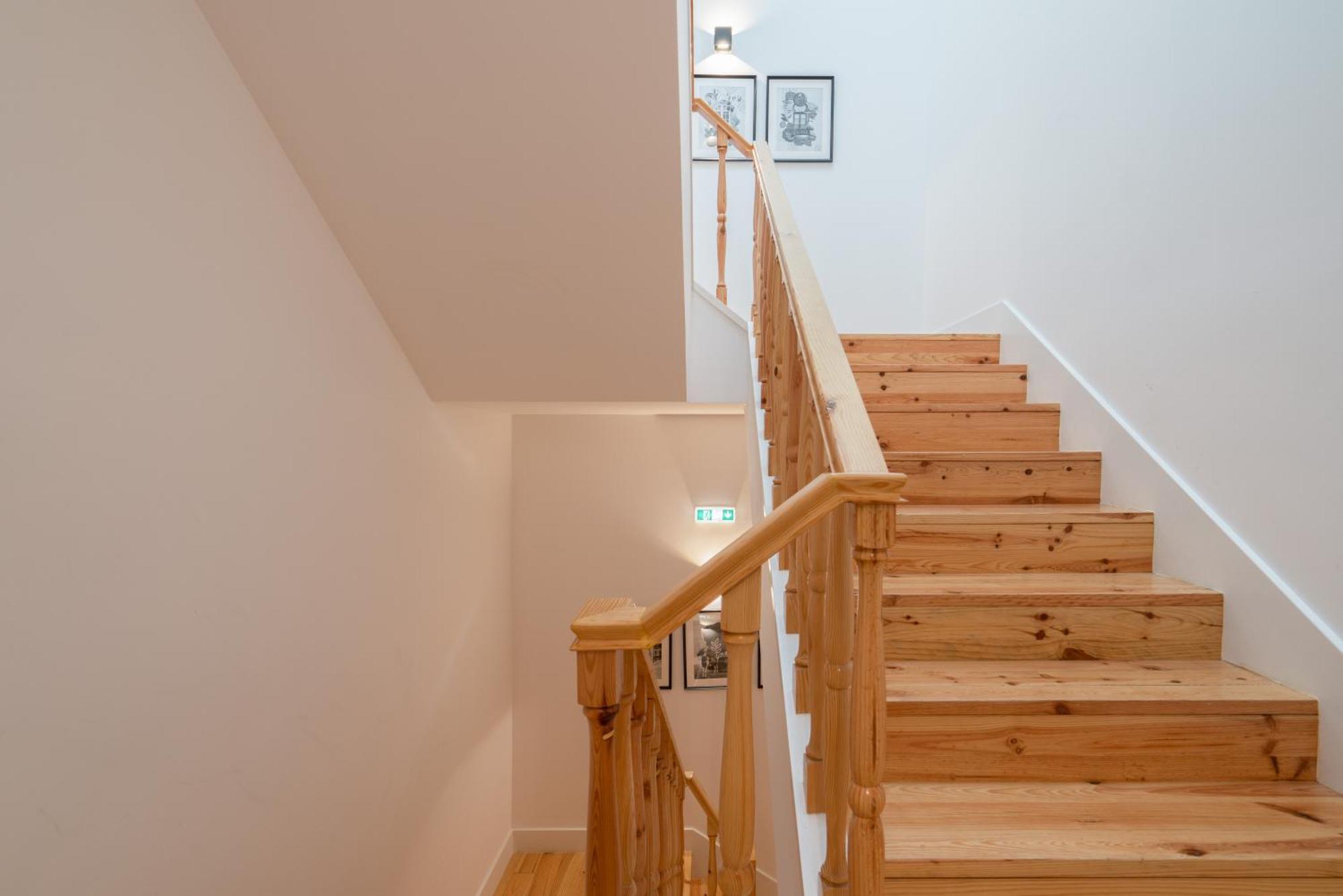 Host Wise - Modern Design Duplex W Balcony Apartment *