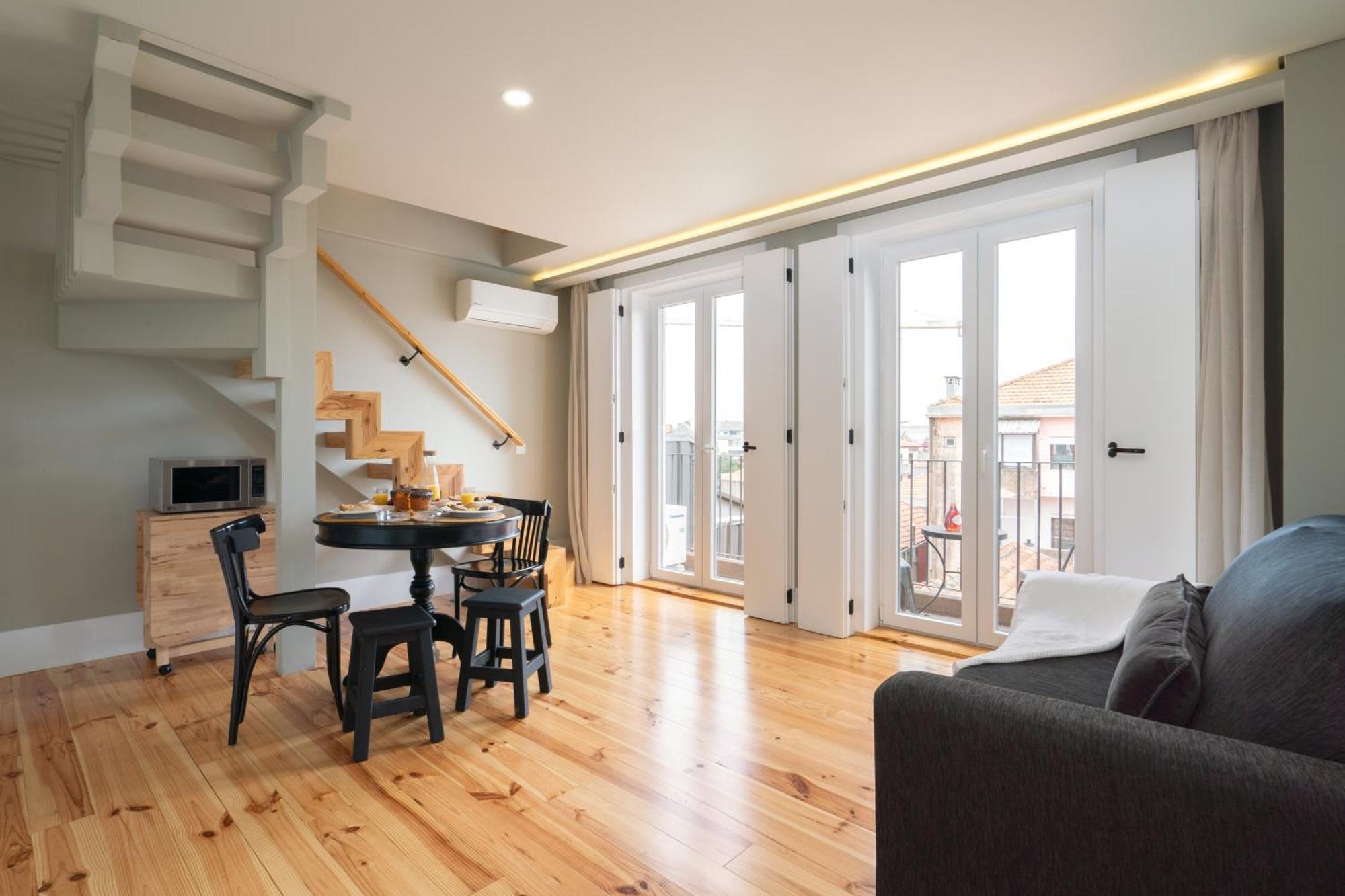 Host Wise - Modern Design Duplex W Balcony *