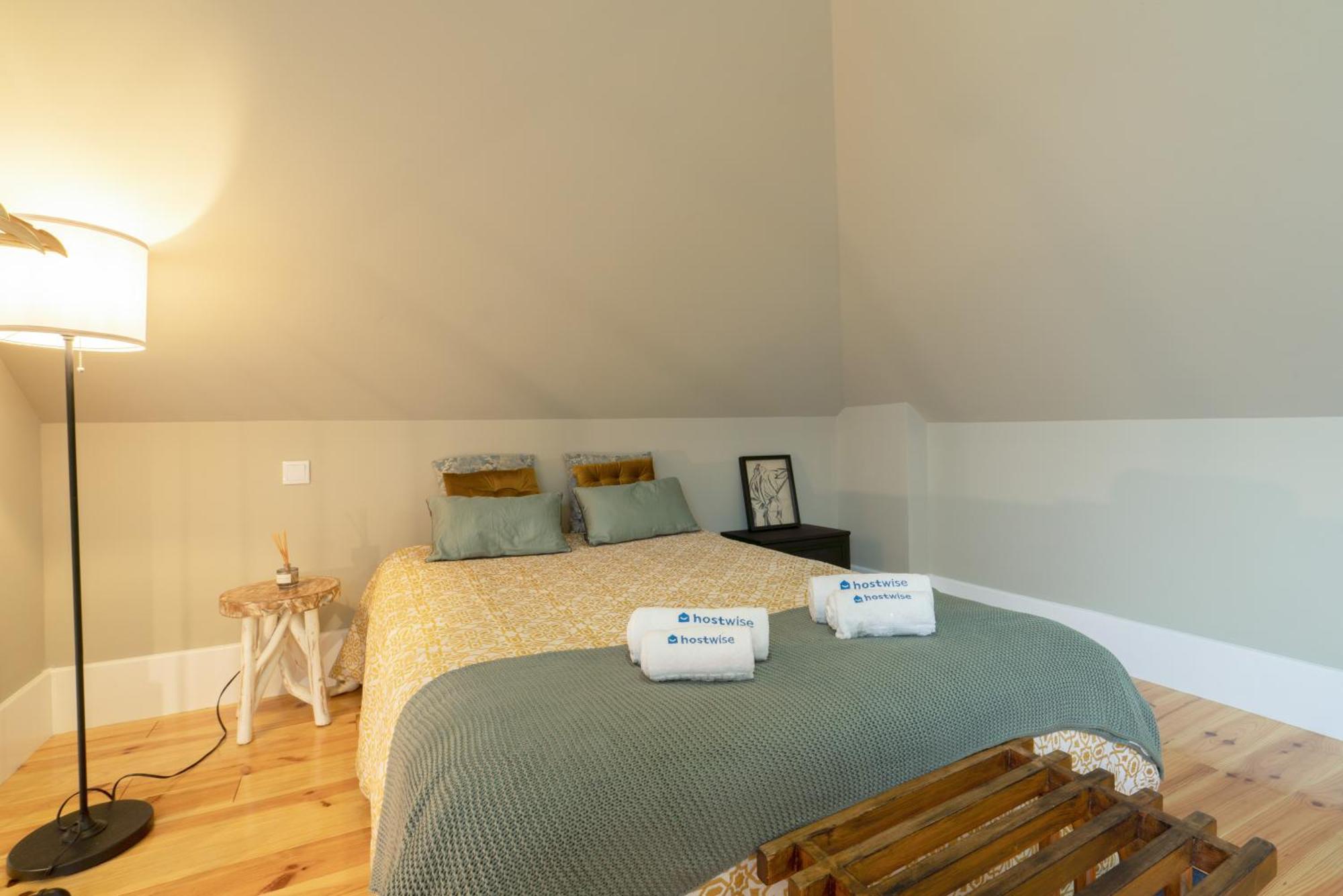 Host Wise - Modern Design Duplex W Balcony Apartment *