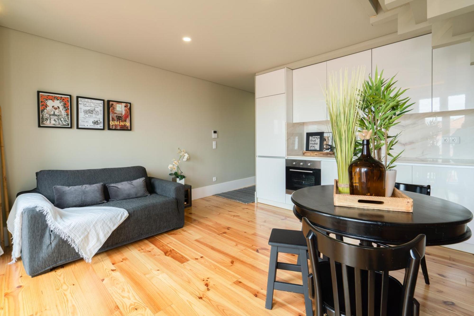Host Wise - Modern Design Duplex W Balcony