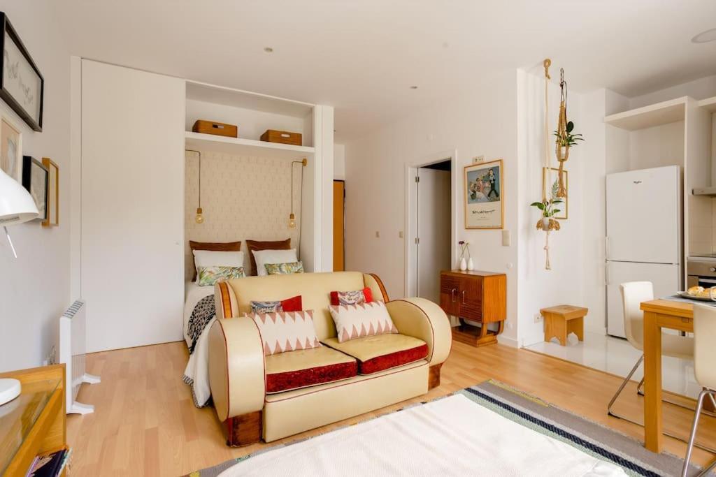 Sunny Priorado Vintage With Balcony Apartment *