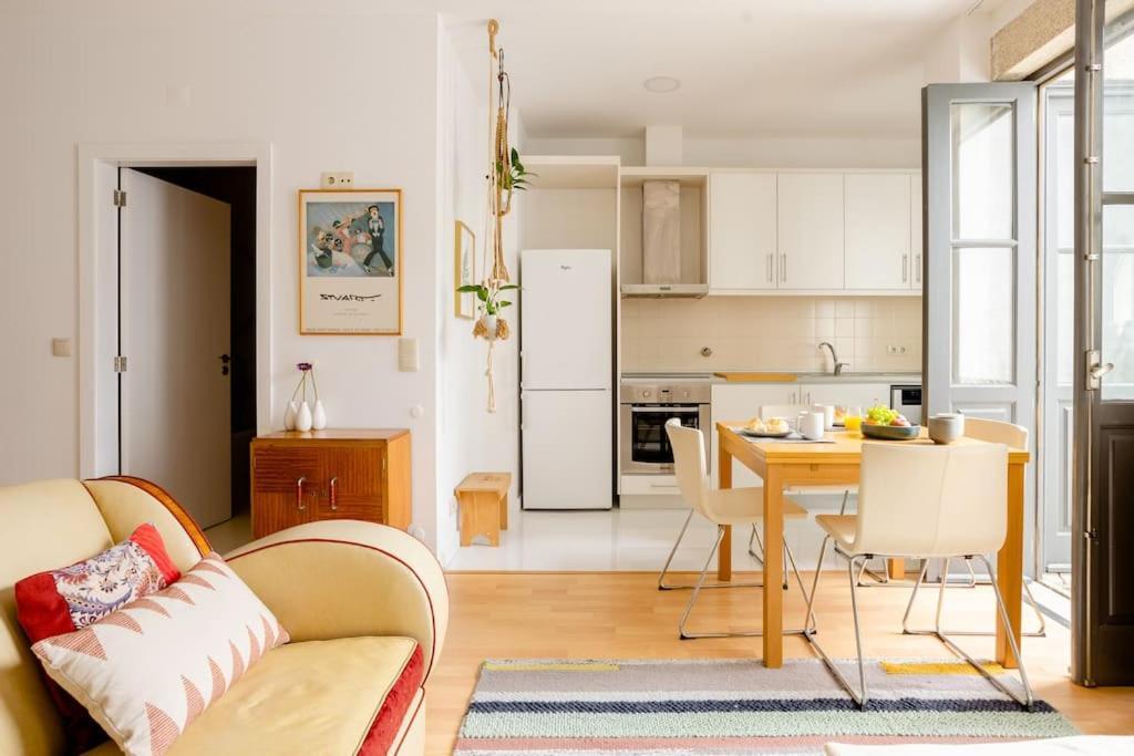 Sunny Priorado Vintage With Balcony Apartment Porto