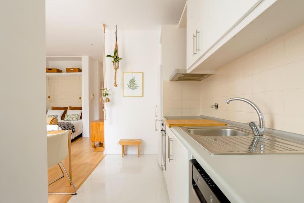 Apartment Sunny Priorado Vintage With Balcony Porto