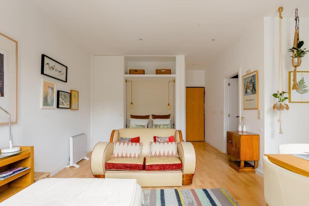 Sunny Priorado Vintage With Balcony * Porto