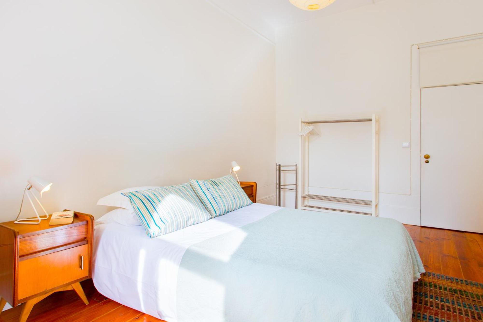 Charming Historic 31 Janeiro Street Porto