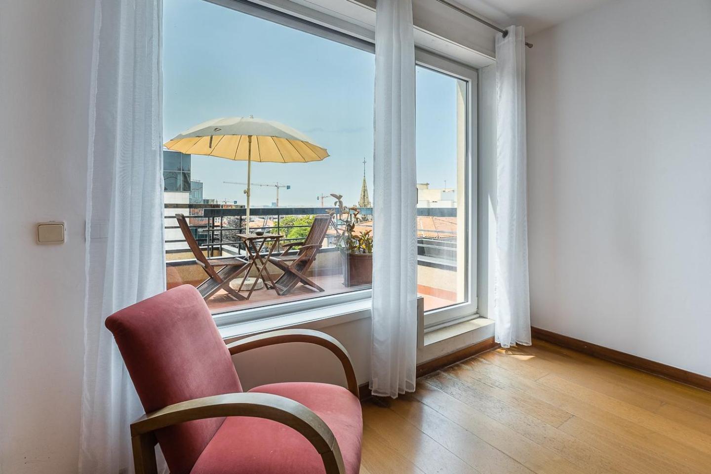 Guestready - Balcony Over Free Parking Porto