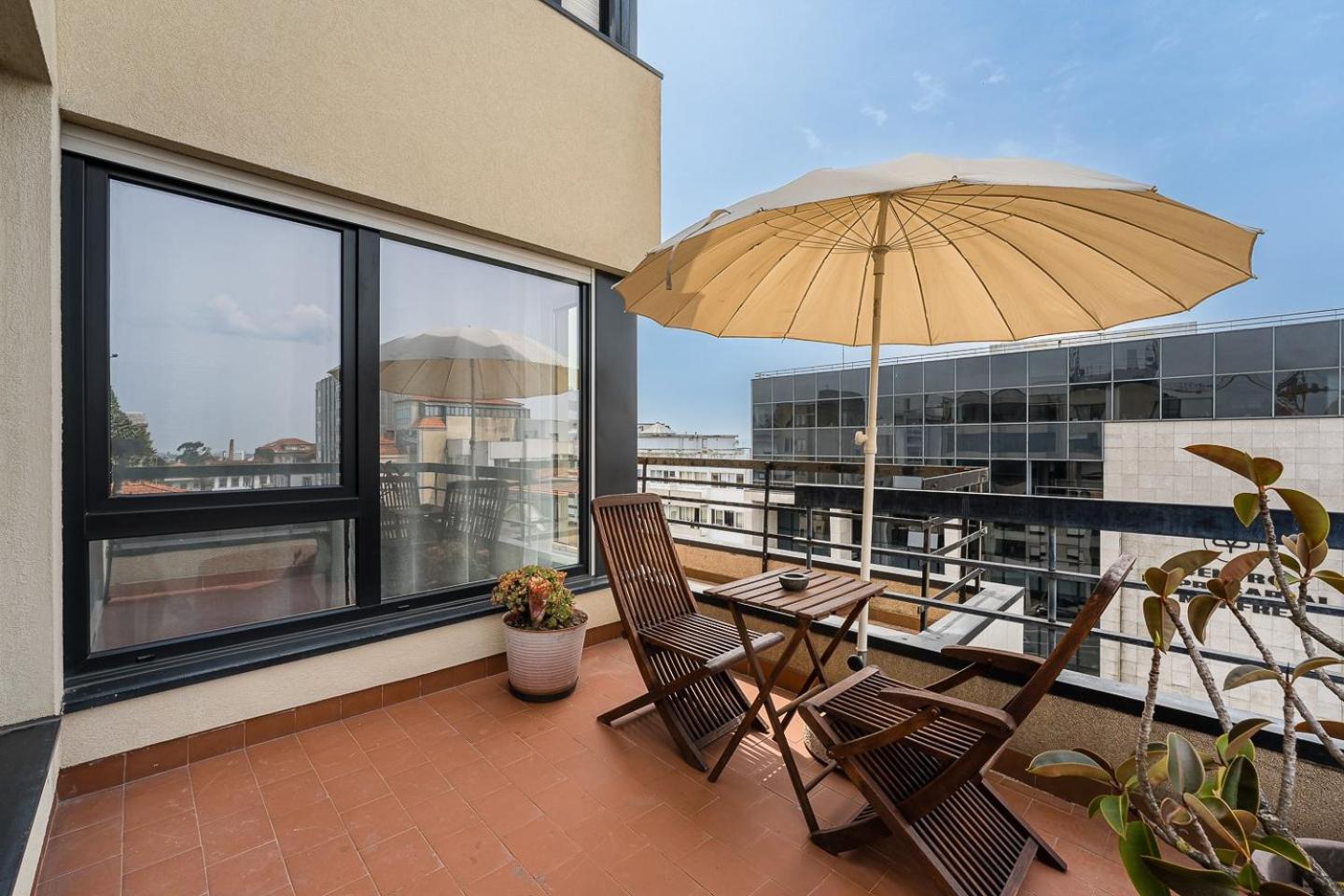 Guestready - Balcony Over Free Parking Apartment *