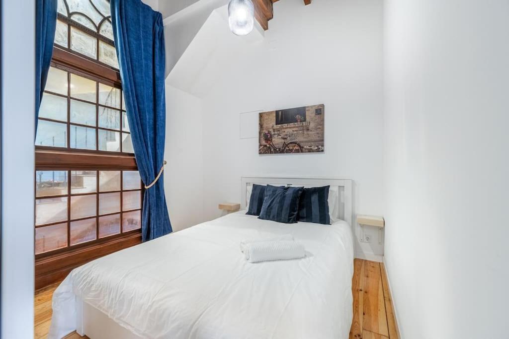 Charming 2br W Terrace & Garden Apartment *
