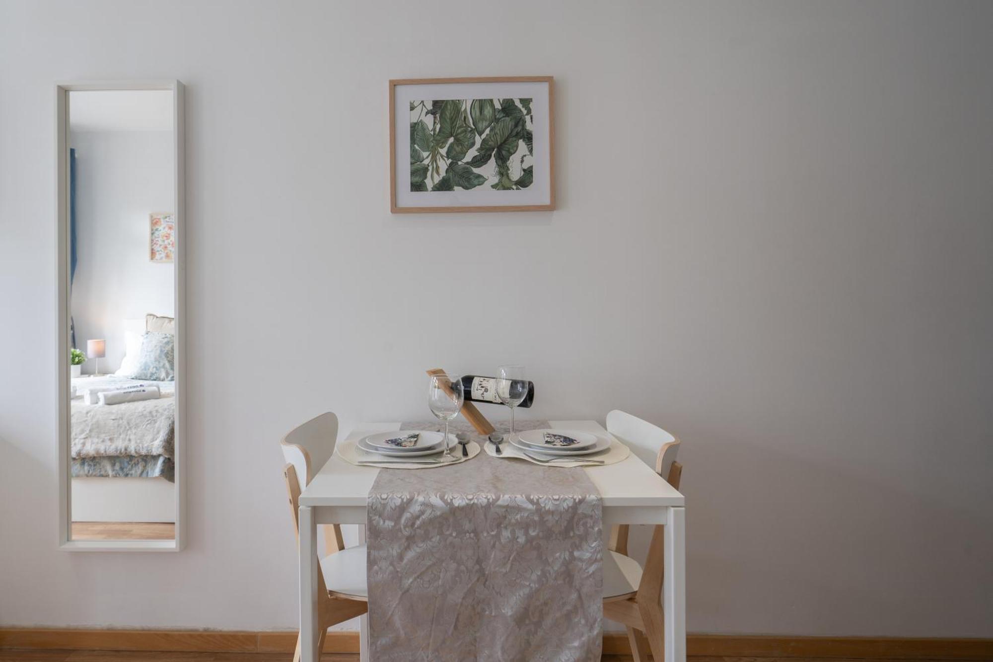 Host Wise - Enchanting Unique Flat - Ace Location Appartement *