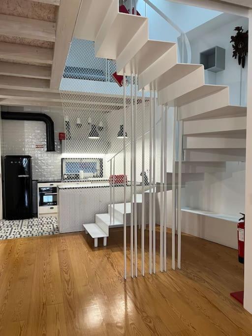 Apartment Get Bindings And Books On Duplex *