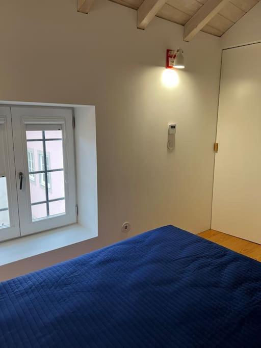 Get Bindings And Books On Duplex Apartment Porto