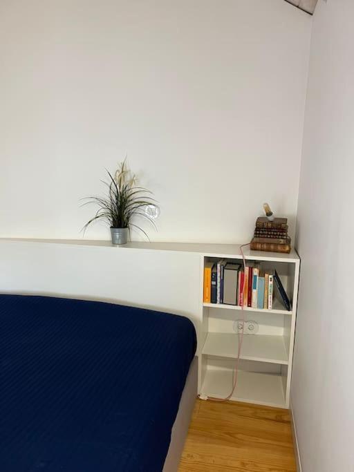 Apartment Get Bindings And Books On Duplex