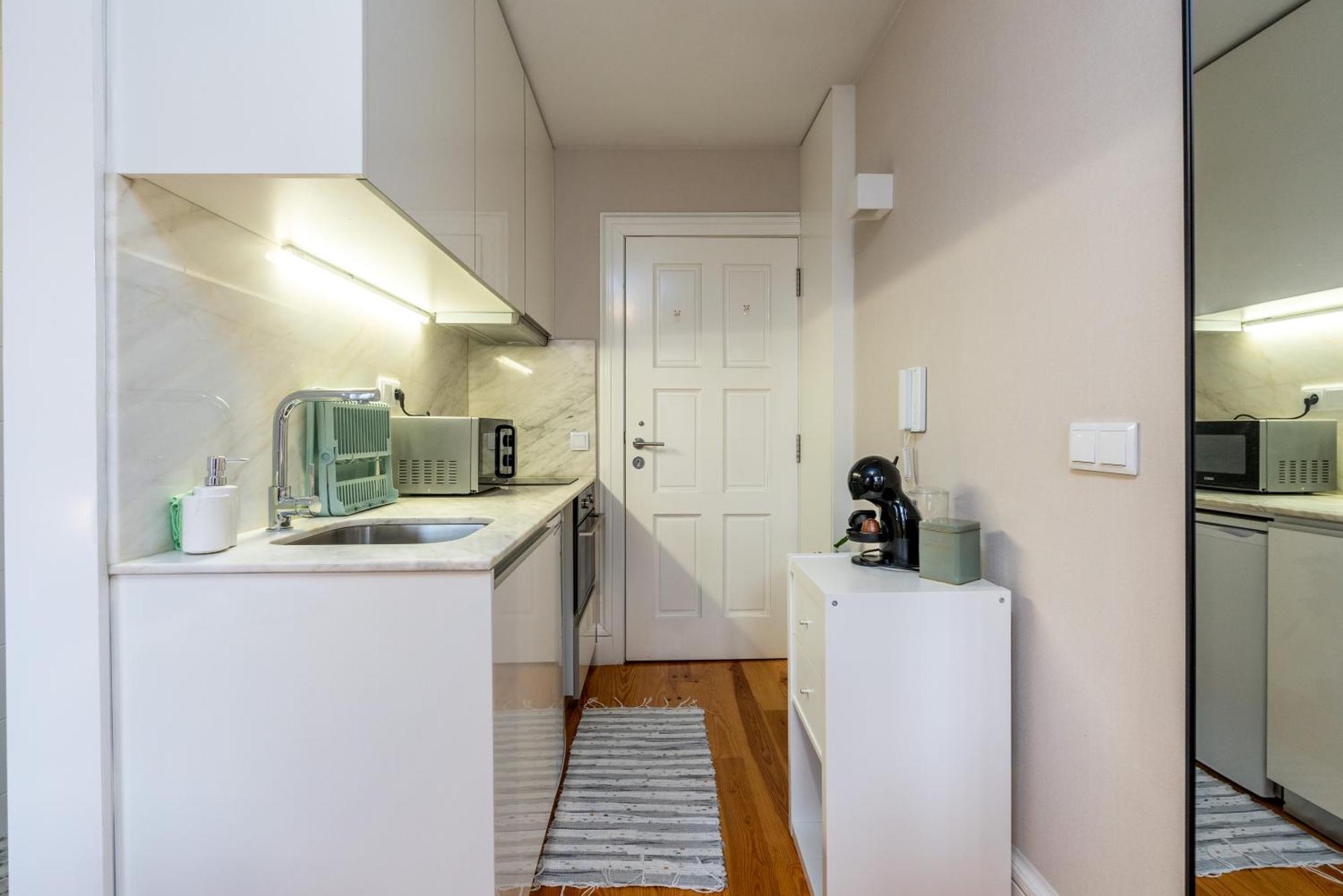 A Window To - In The Heart Of The City Apartment