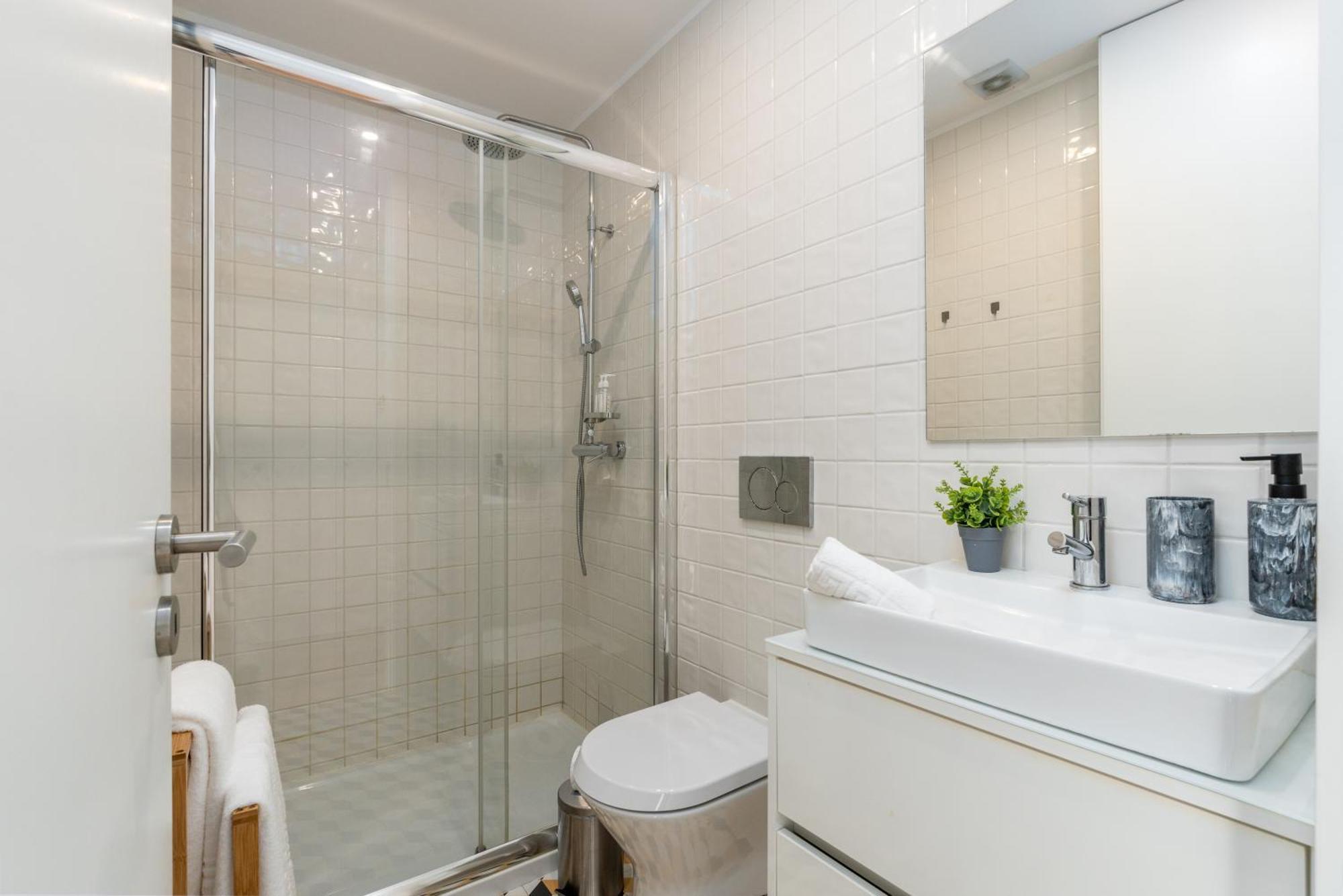 A Window To - Premium At Clerigos Tower Apartment *